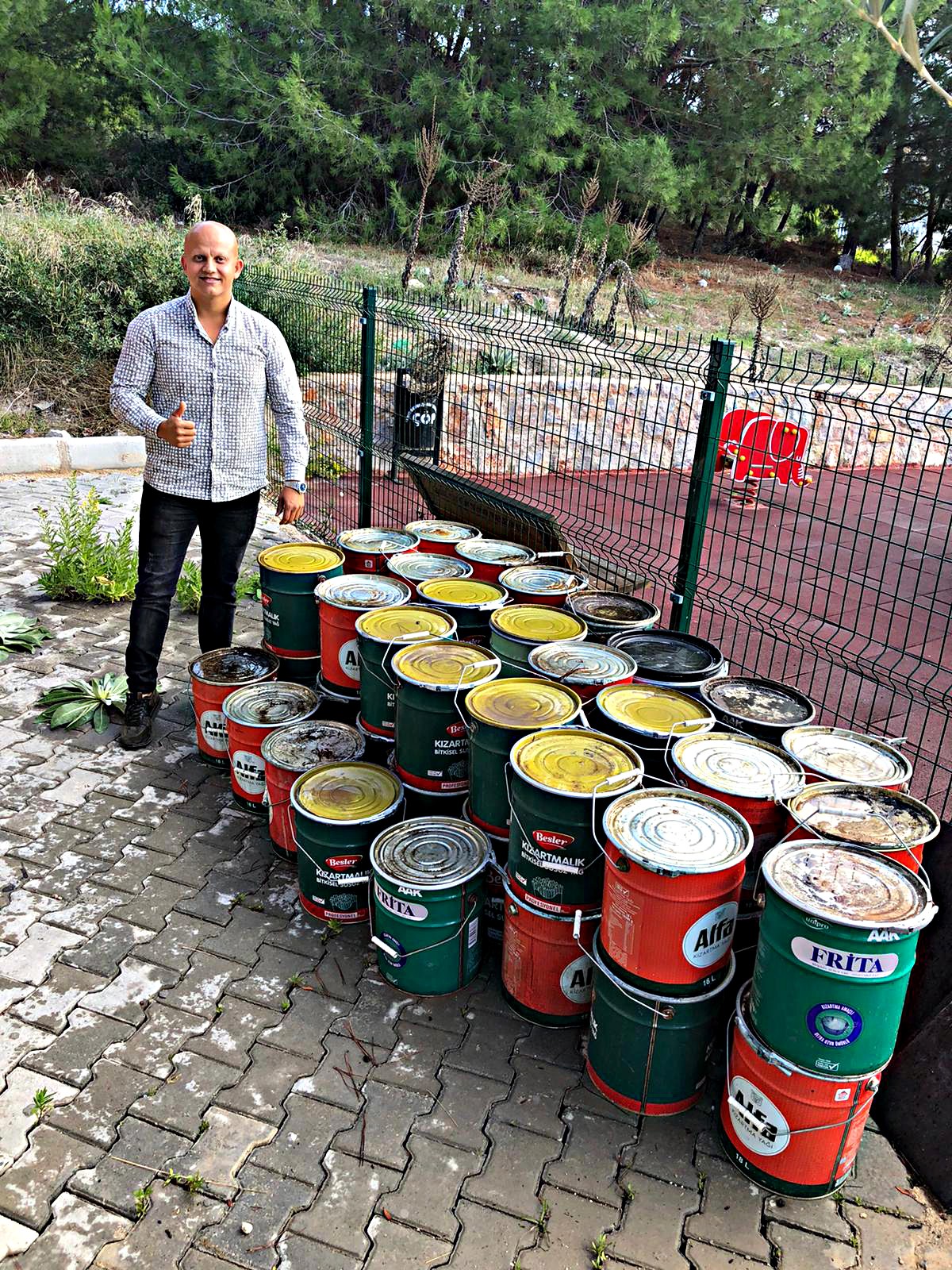 Atık yağ toplanmasına katkı sağlayan muhtar, örnek oldu