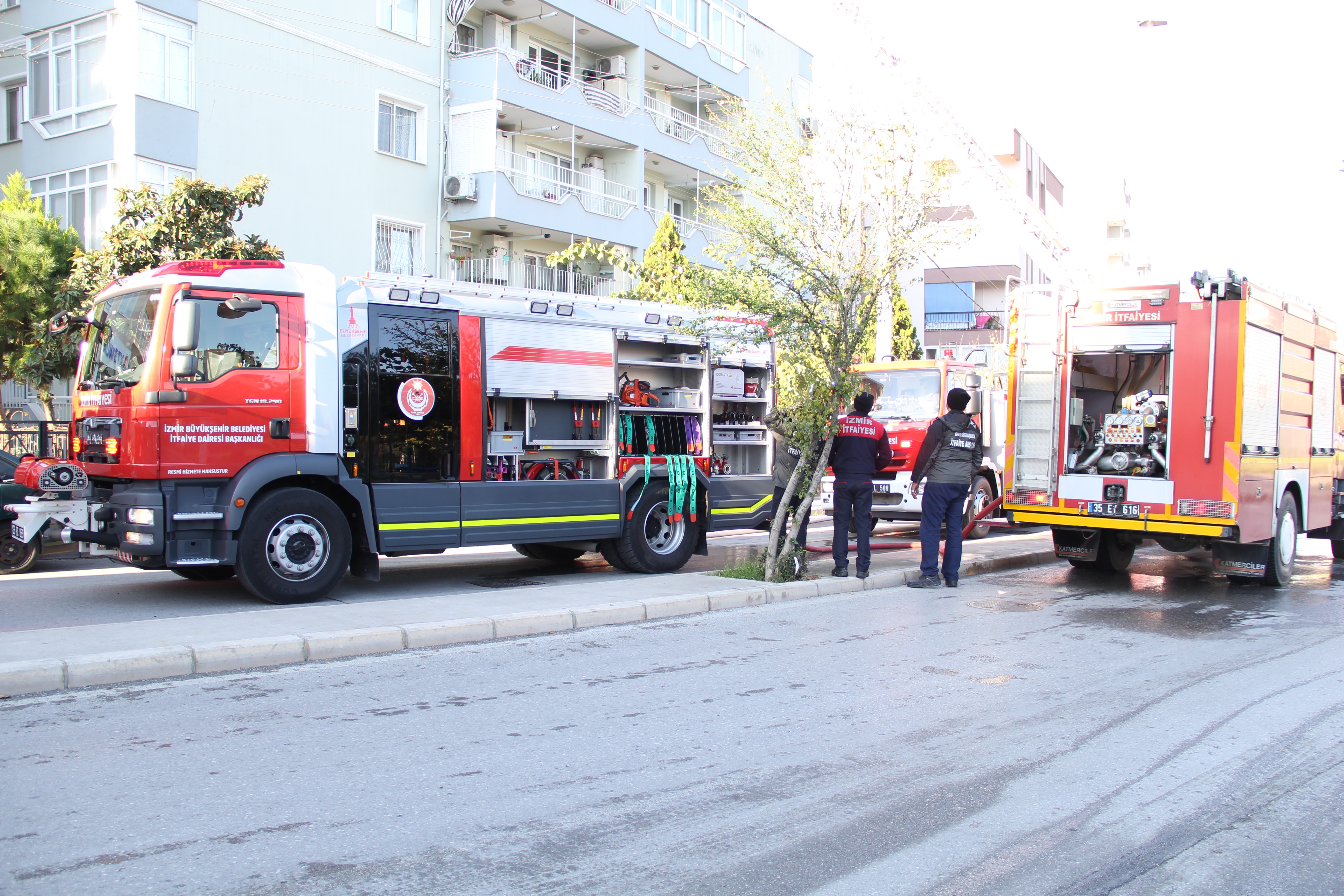 İZMİR'DE YANGIN