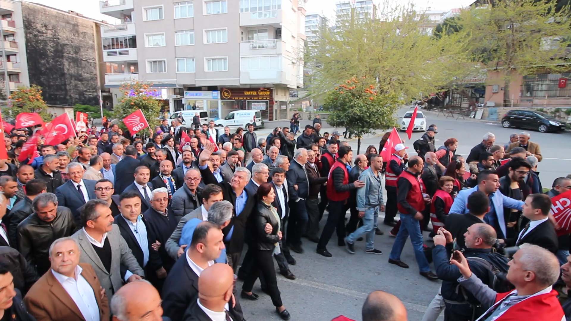 ALİ ENGİN 10 BİN KİŞİ İLE YÜRÜDÜ!