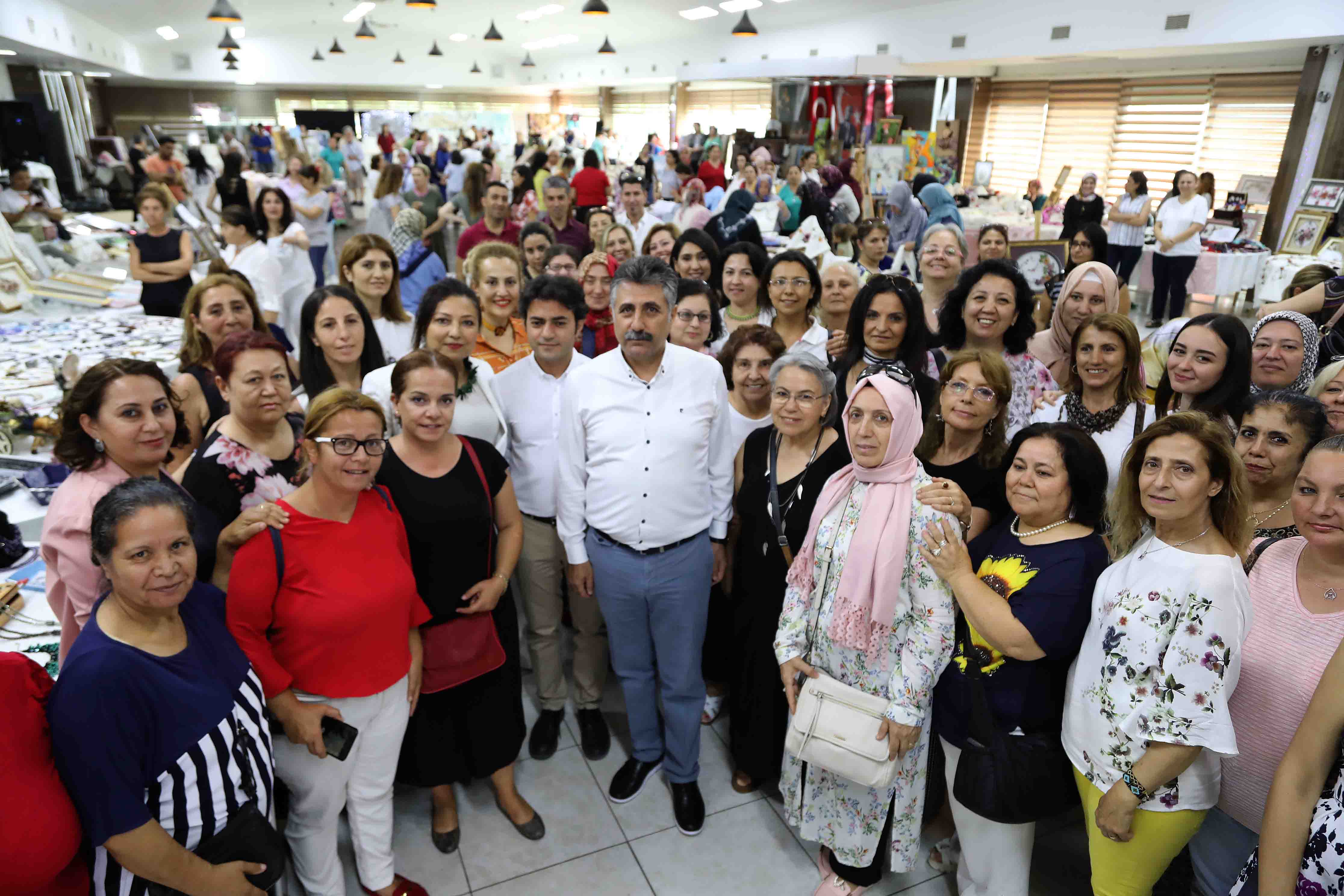 BAYRAKLI’DA KURSİYERLERDEN YIL SONU SERGİSİ