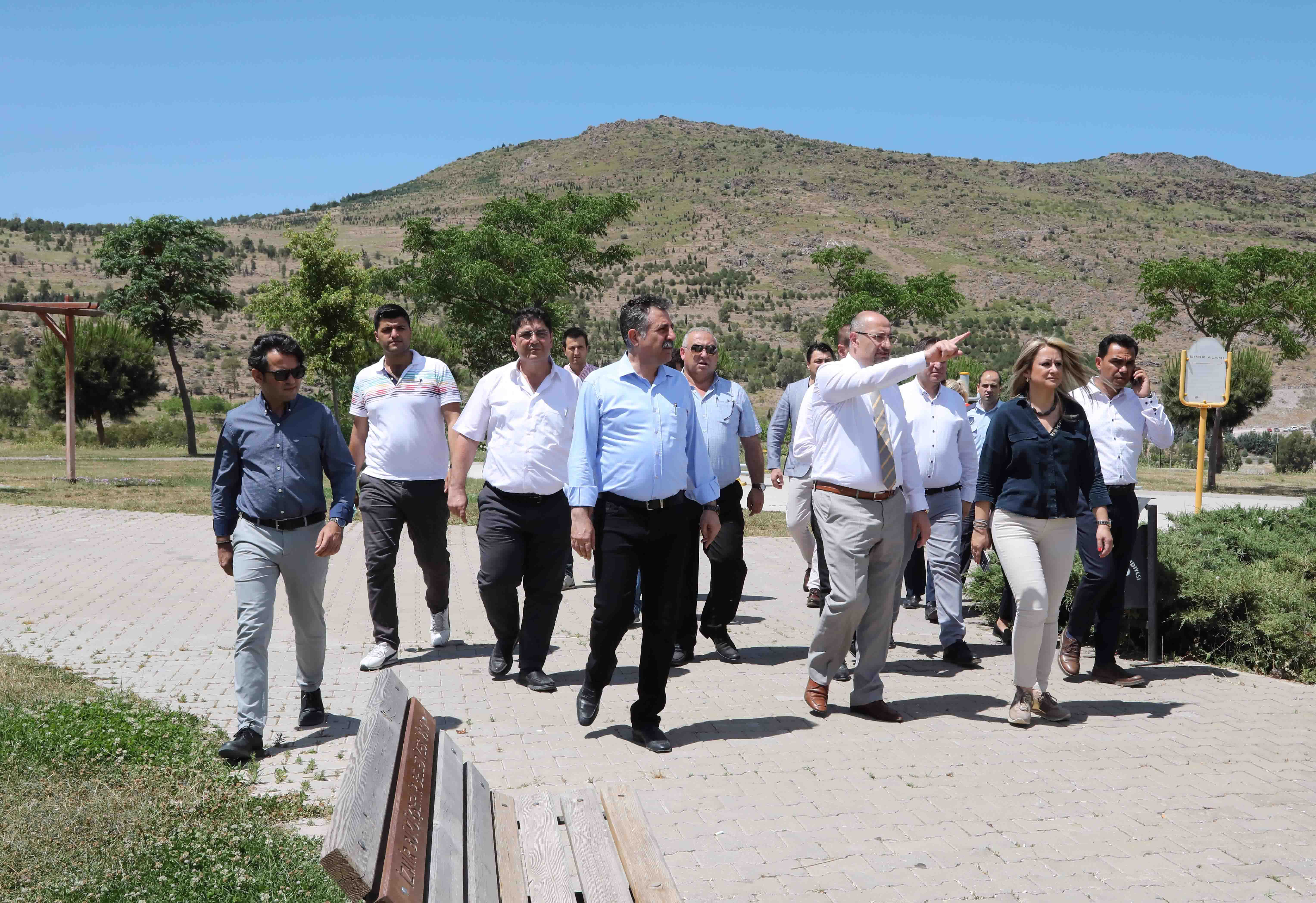 İZMİR BÜYÜKŞEHİR VE BAYRAKLI BELEDİYELERİNDEN YATIRIM ATAĞI