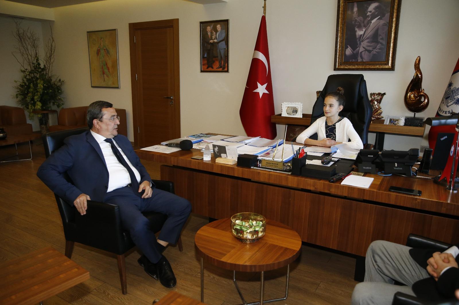 BATUR KOLTUĞU MİNİK ELİZ’E EMANET ETTİ