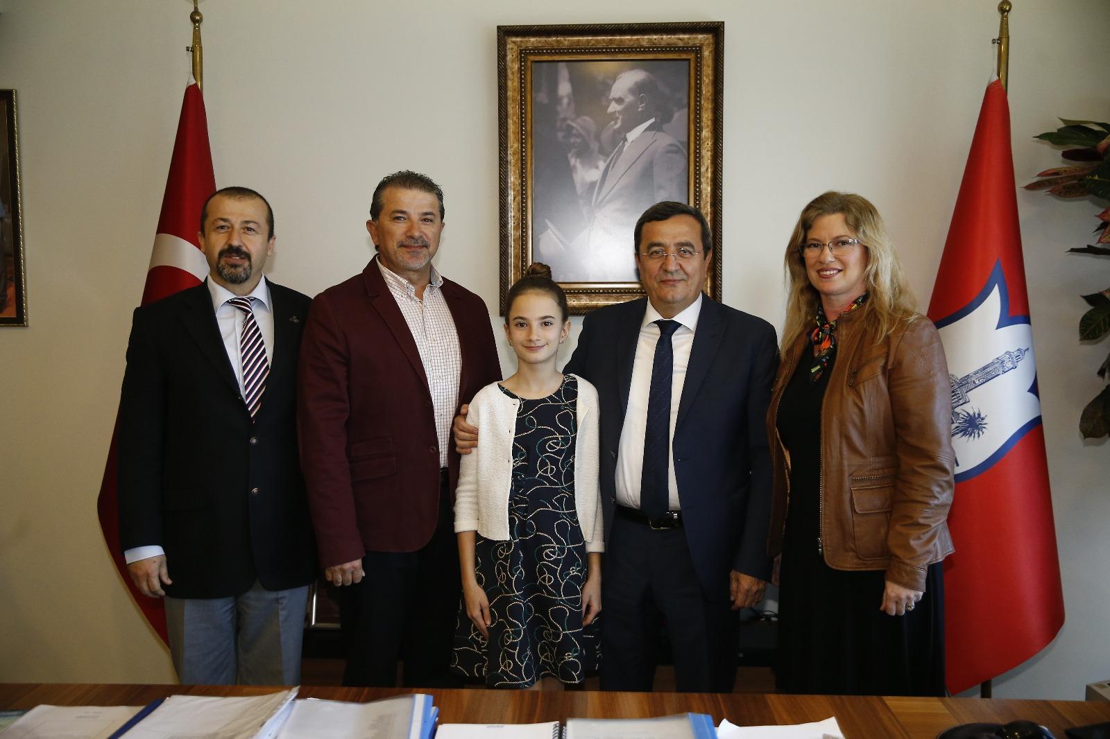 BATUR KOLTUĞU MİNİK ELİZ’E EMANET ETTİ