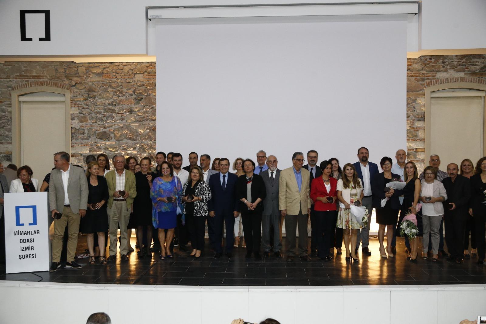 BATUR'DAN MESLEKTAŞLARINA PLAKET