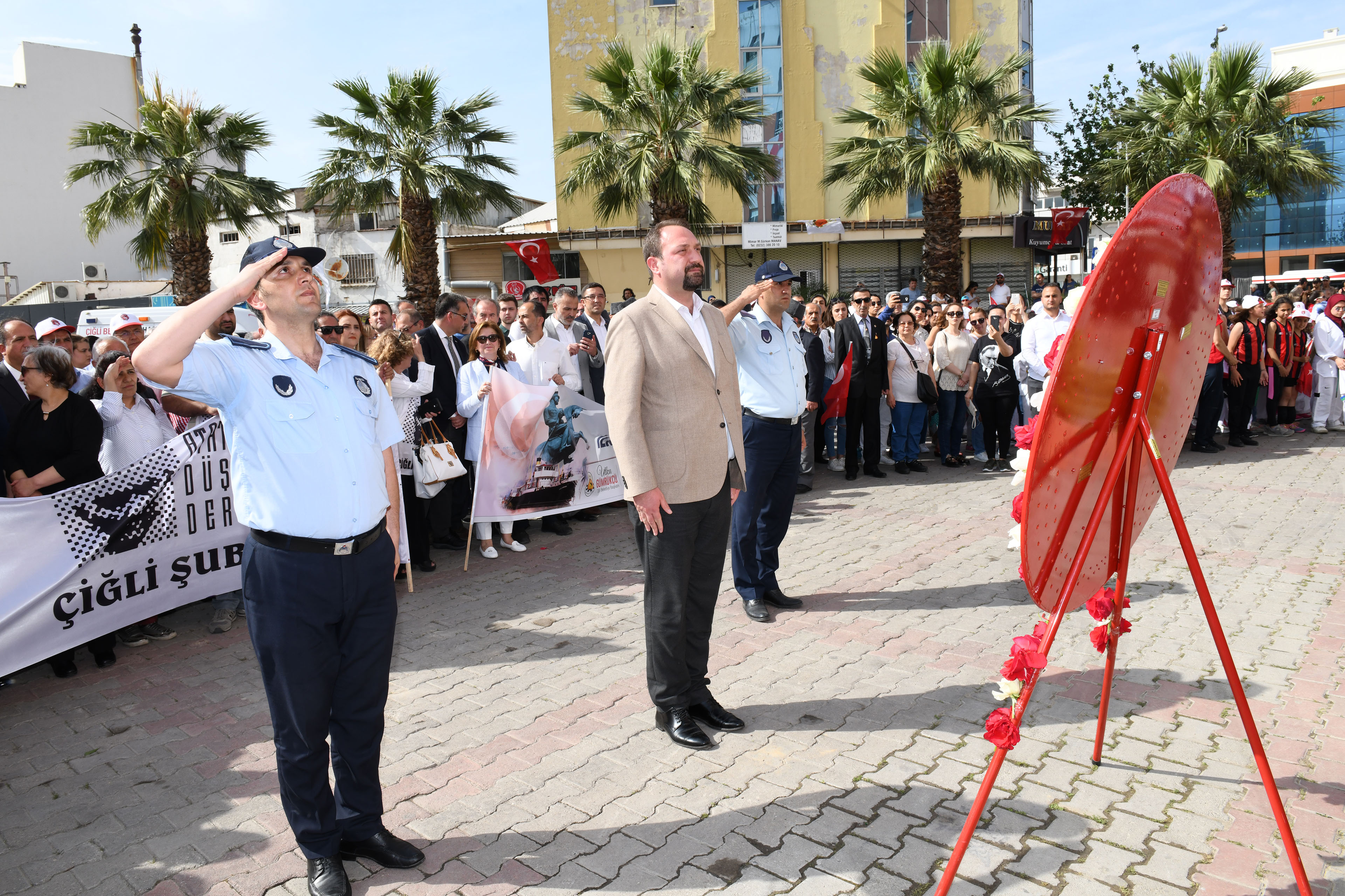 ÇİĞLİ'DE 100. YIL KUTLAMALARI KORTEJLE BAŞLADI