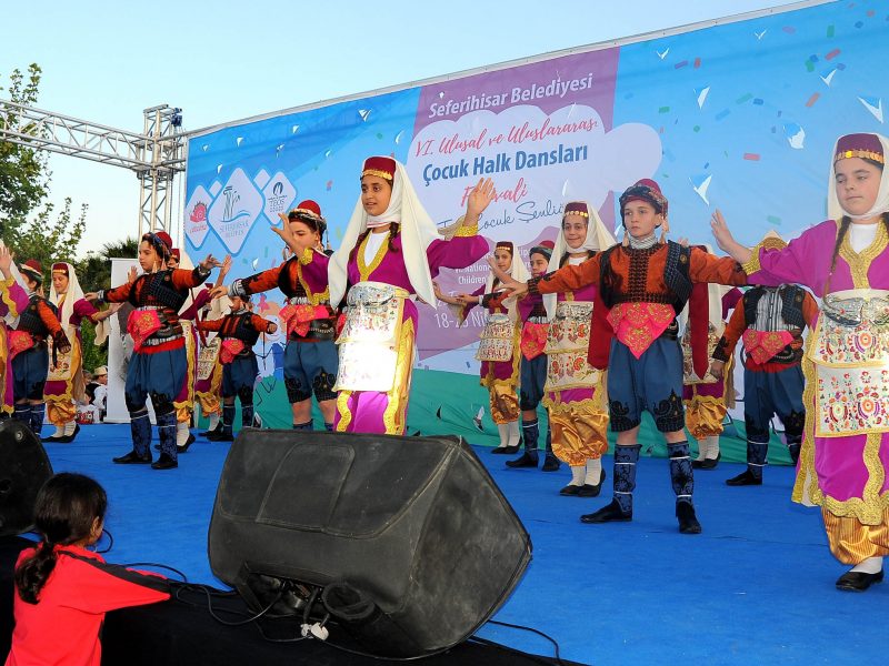 6 ÜLKENİN ÇOCUKLARI SEFERİHİSAR’DA