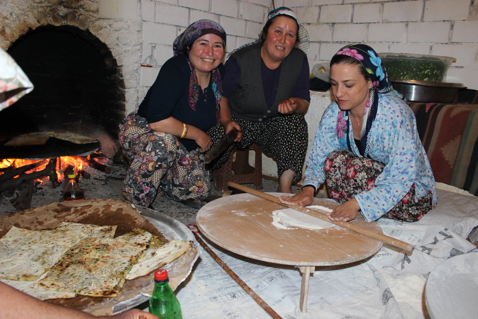 BAŞKAN SENGEL, KADINLARLA GÖZLEME AÇTI