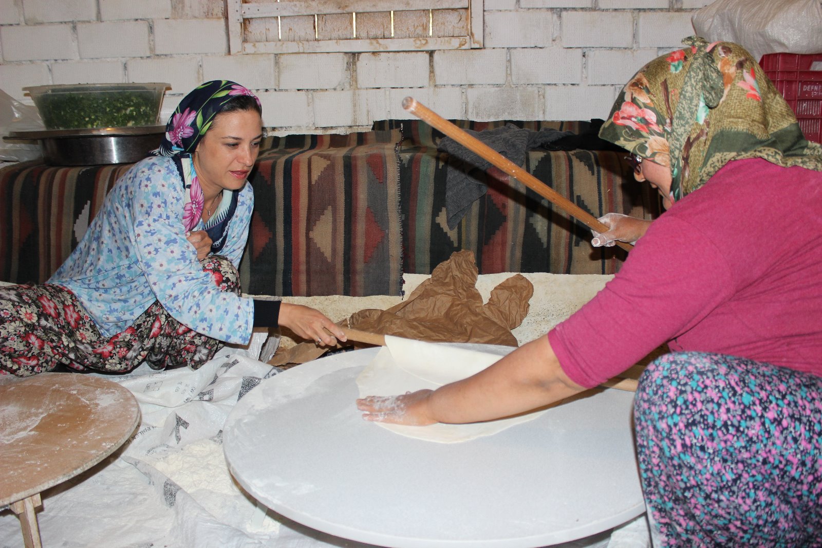 BAŞKAN SENGEL, KADINLARLA GÖZLEME AÇTI