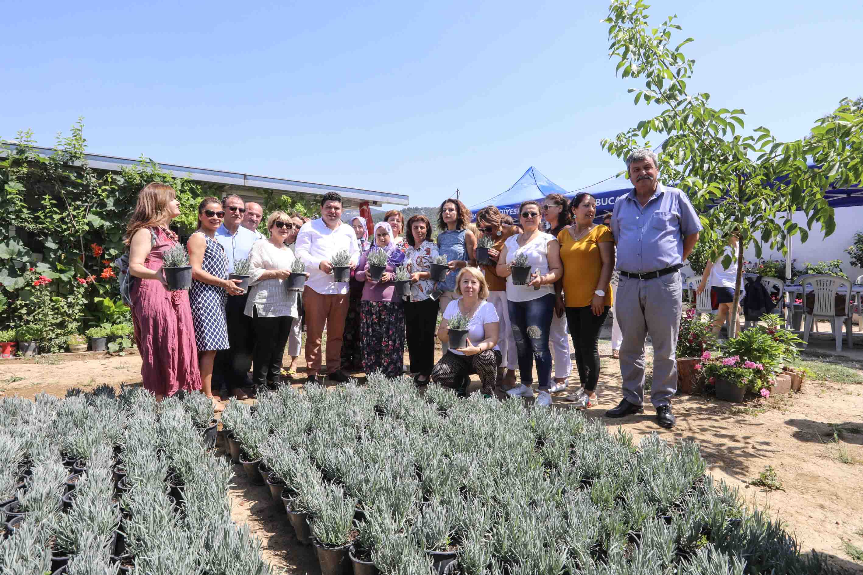 BUCA’NIN KÖYLERİNE KADIN ELİ DEĞDİ.