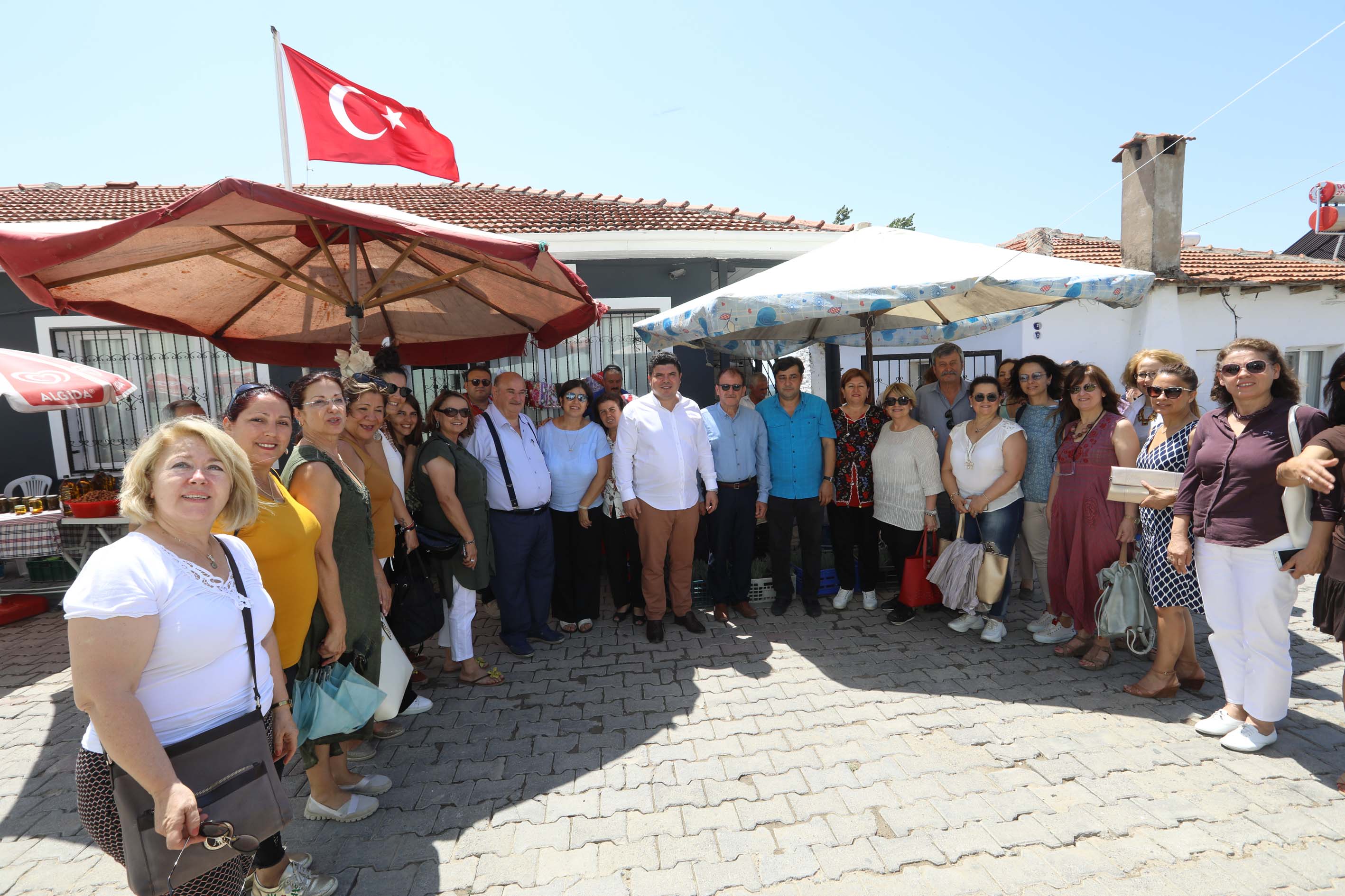 BUCA’NIN KÖYLERİNE KADIN ELİ DEĞDİ.