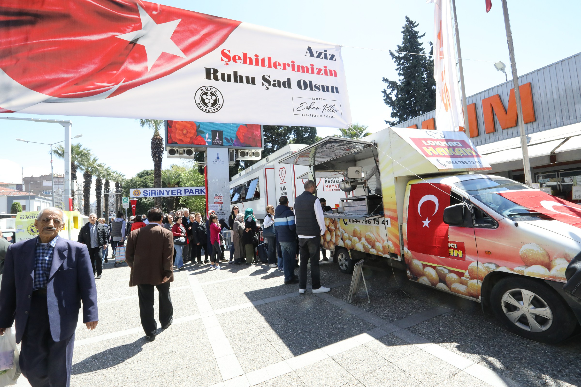 BUCA ŞEHİTLERİNİ UNUTMADI