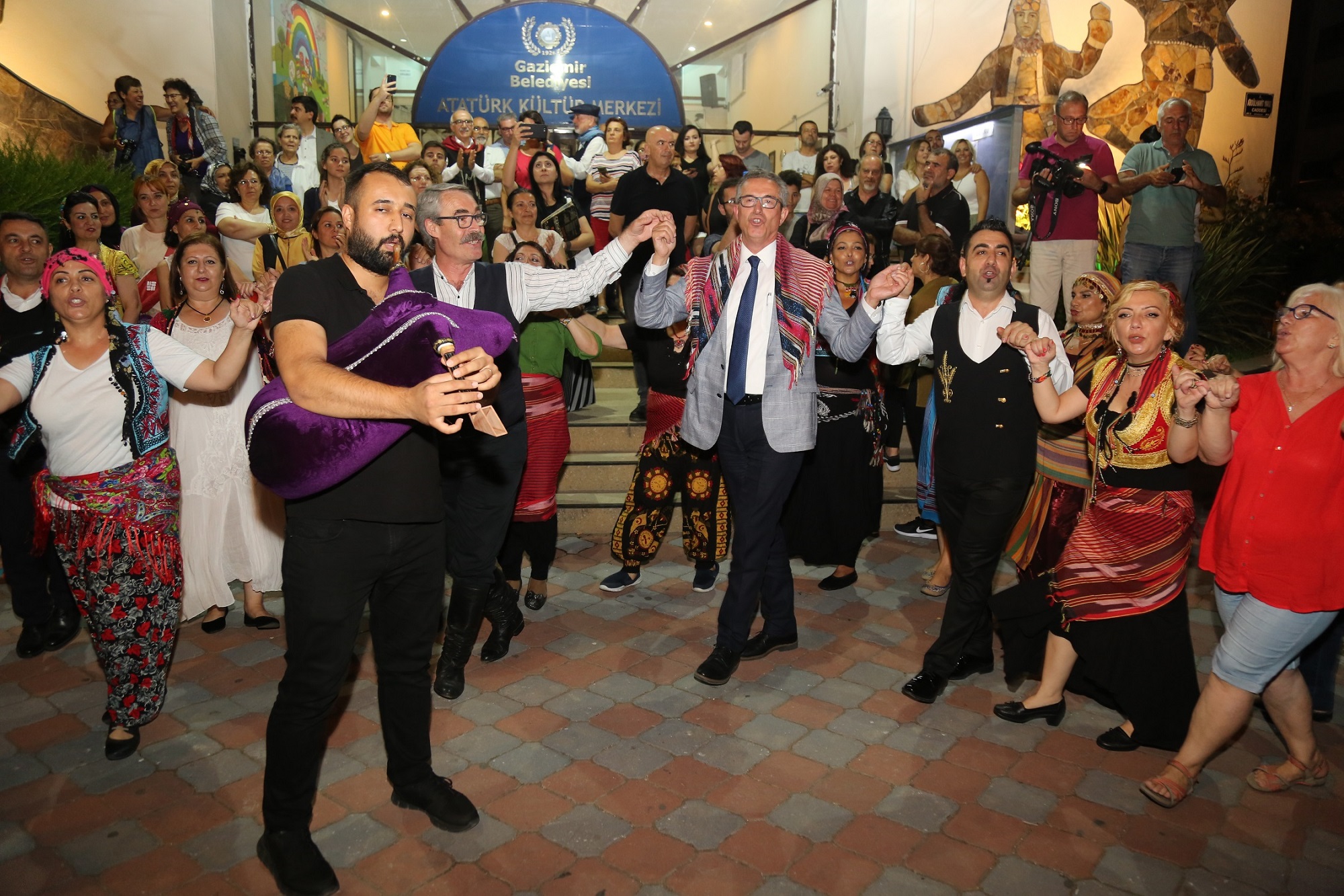 GAZİEMİR’İN KORİSTLERİNDEN KARADENİZ TÜRKÜLERİ