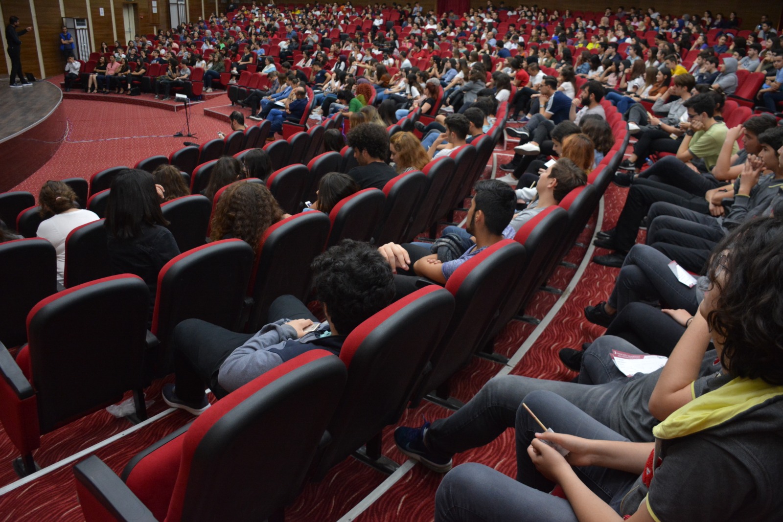 Bilgin Torbalı'da öğrencilerle buluştu