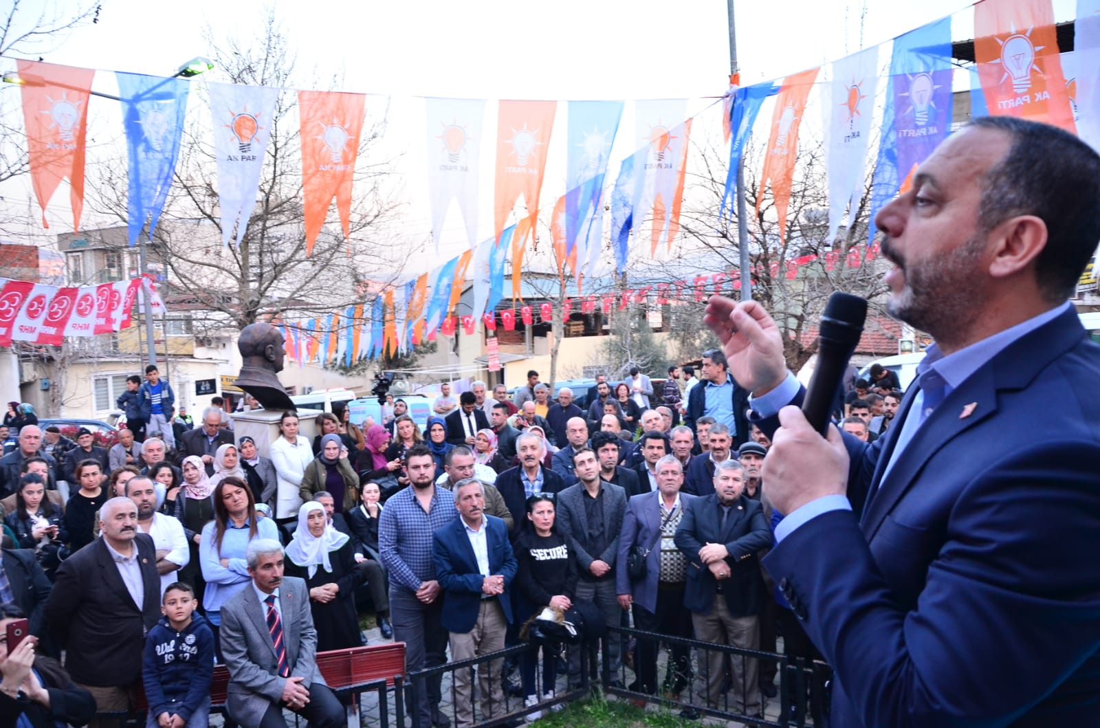 BAYRAKLI'DA MİTİNG GİBİ AÇILIŞ