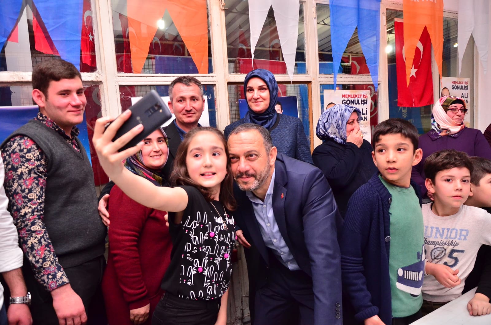 BAYRAKLI'DA MİTİNG GİBİ AÇILIŞ