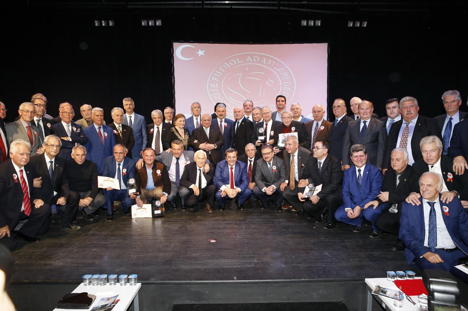 FUTBOLA EMEK VERENLERE ÖDÜL