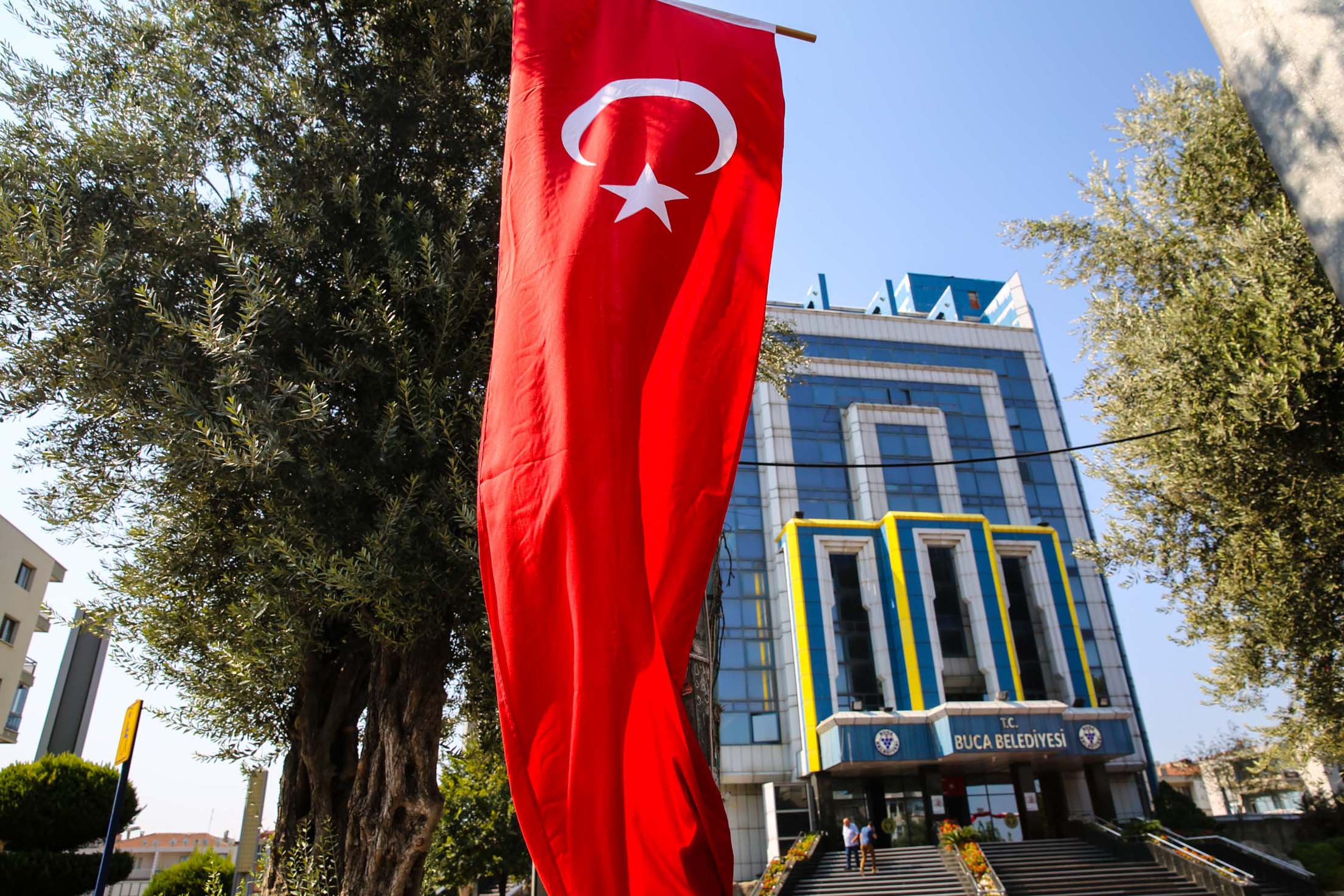 BUCA ZAFERİN 97’İNCİ YAŞINDA “KIRMIZI BEYAZ”