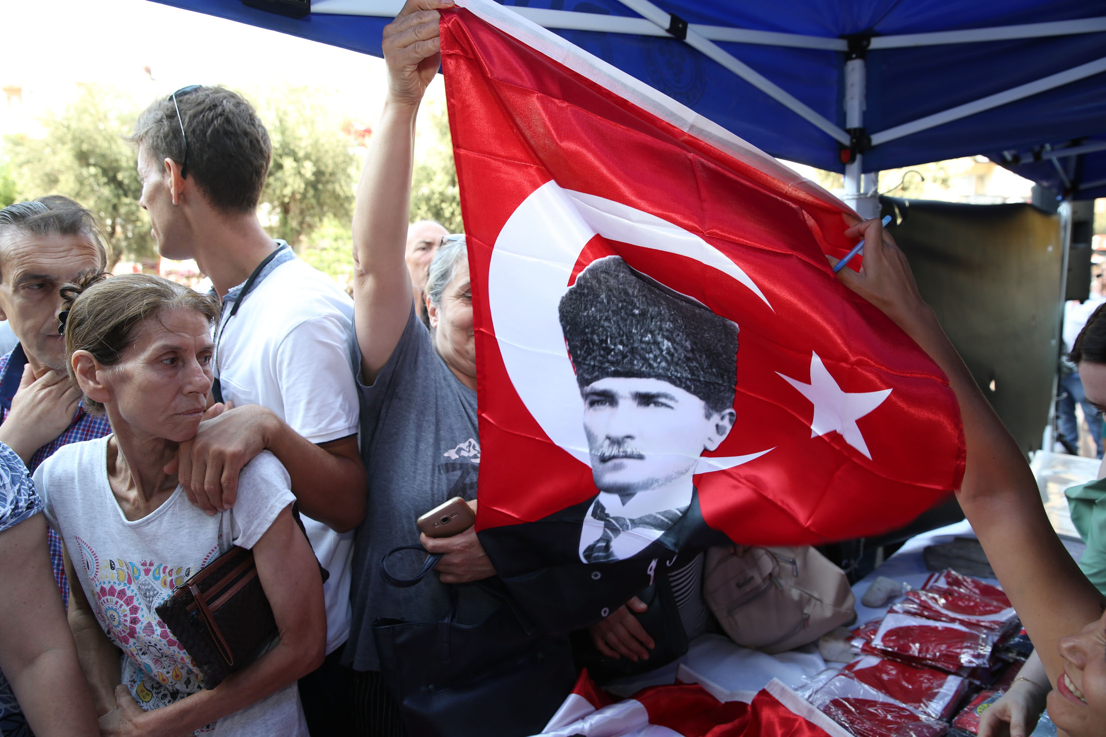 BUCA ZAFERİN 97’İNCİ YAŞINDA “KIRMIZI BEYAZ”