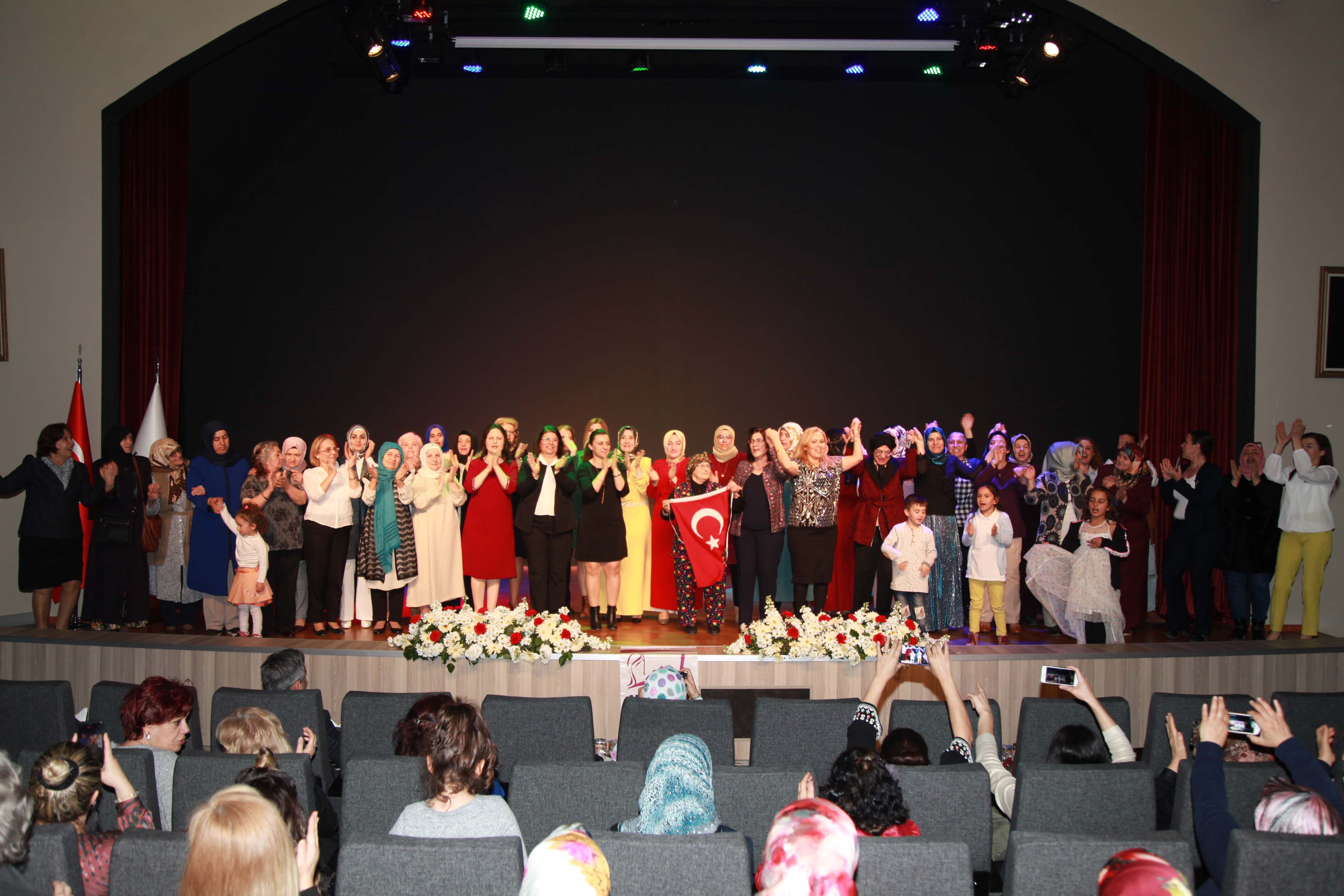 KENTİN KIYISINDA KADIN OLMAK