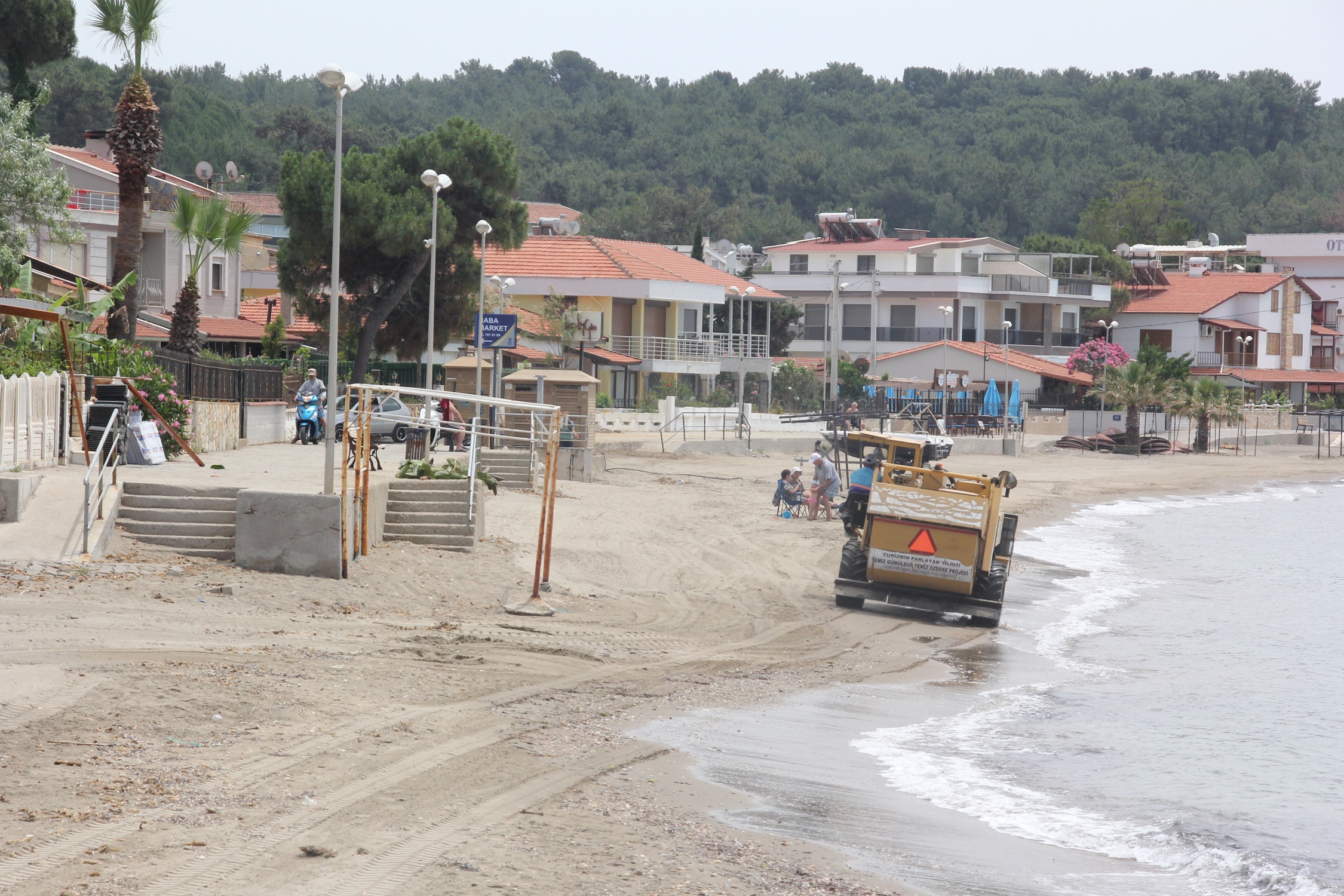 MENDERES SAHİLLERİ YAZA HAZIR