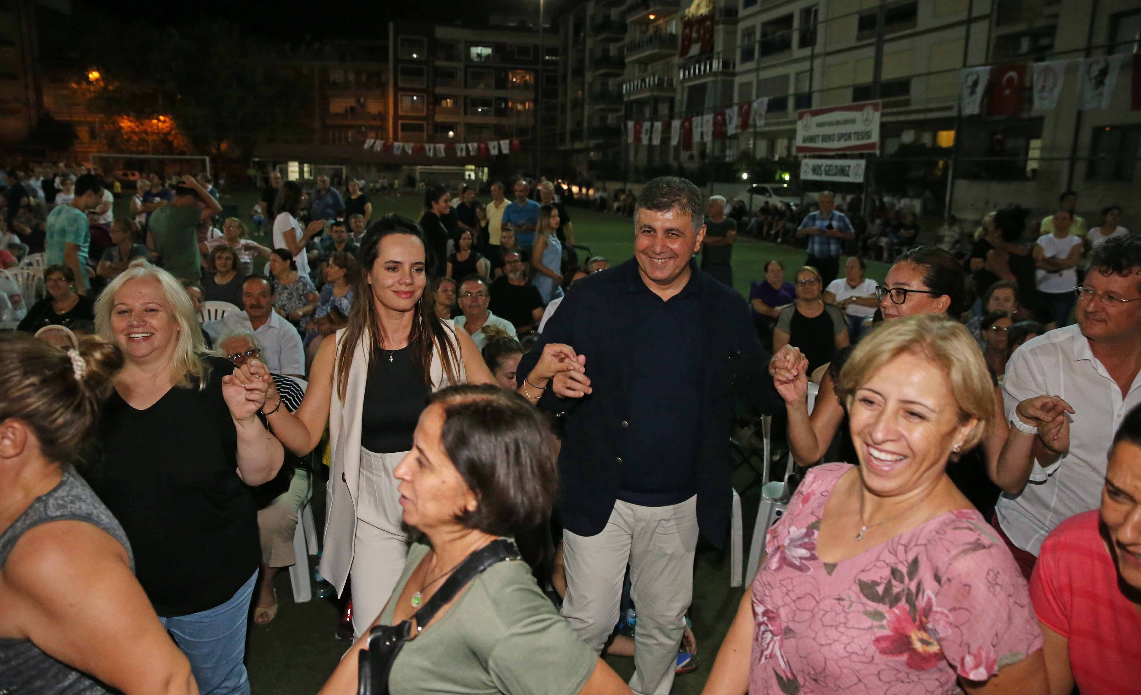 KARŞIYAKA’DA BALKAN RÜZGARLARI ESTİ