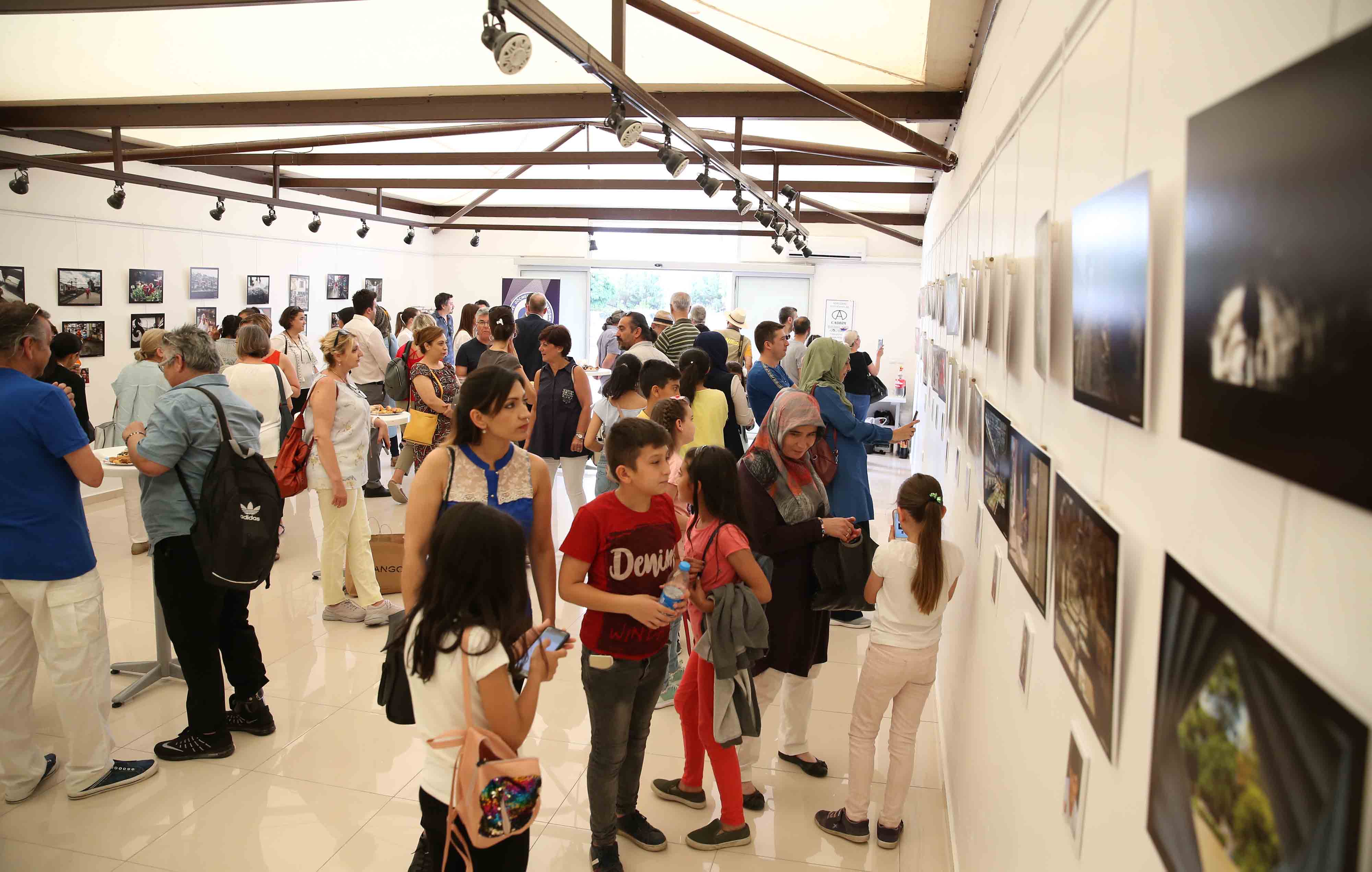 KARŞIYAKALI ÇOCUKLARDAN FOTOĞRAF SERGİSİ