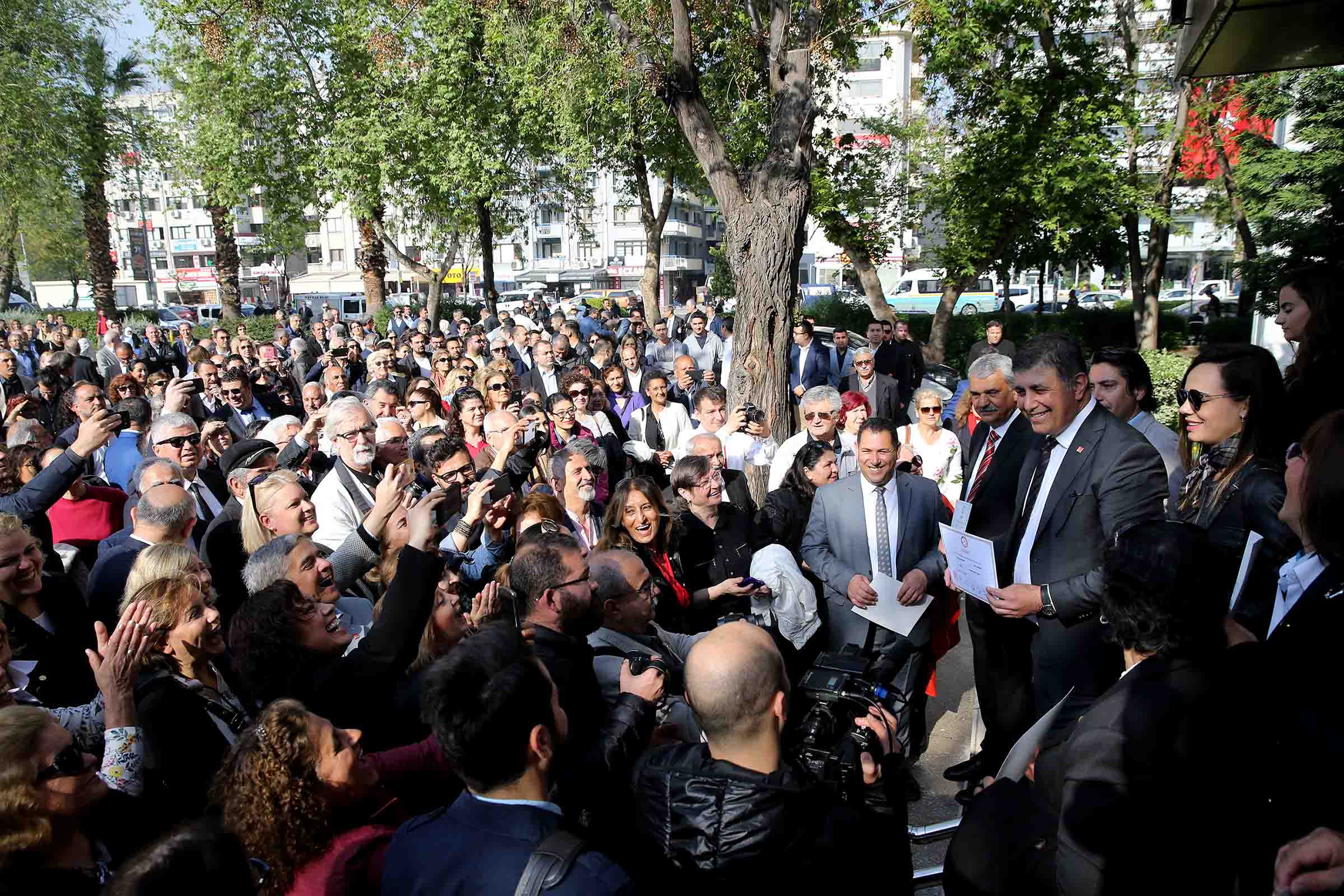 KARŞIYAKA’DA CEMİL TUGAY DÖNEMİ BAŞLADI