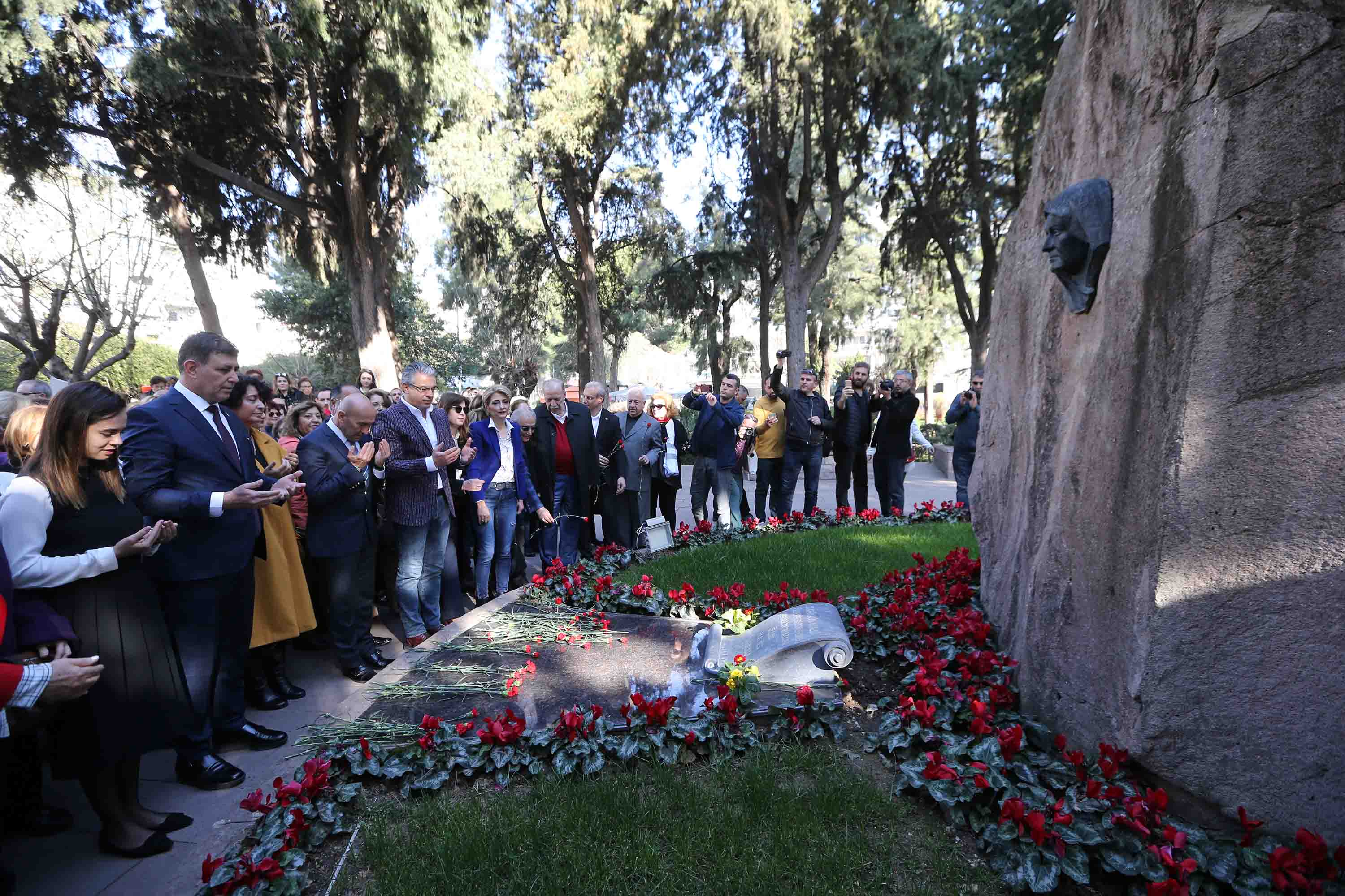 KARŞIYAKA'DA '8 MART' BULUŞMASI