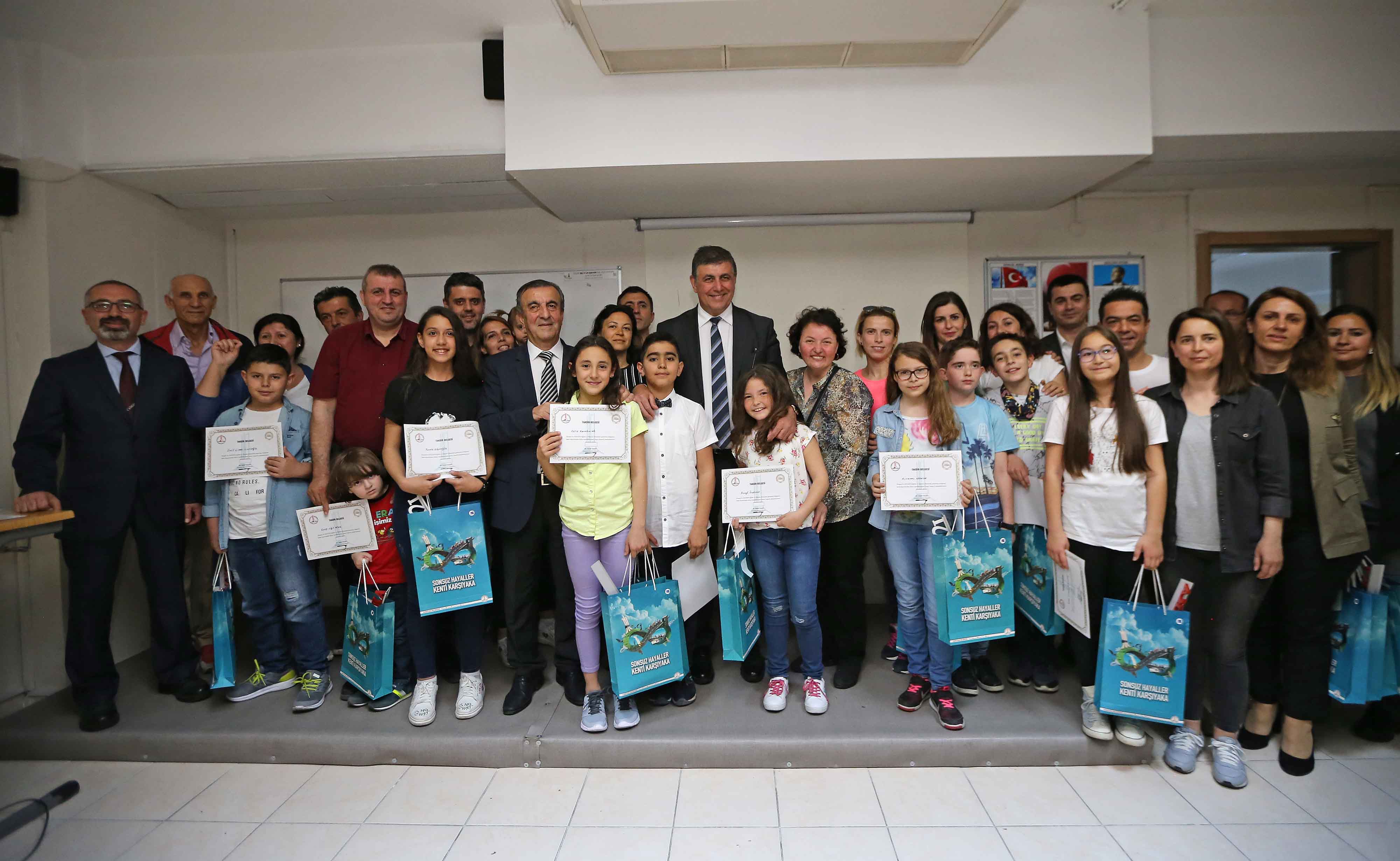 YILIN EN BAŞARILI ÖĞRENCİLERİNE ÖDÜL