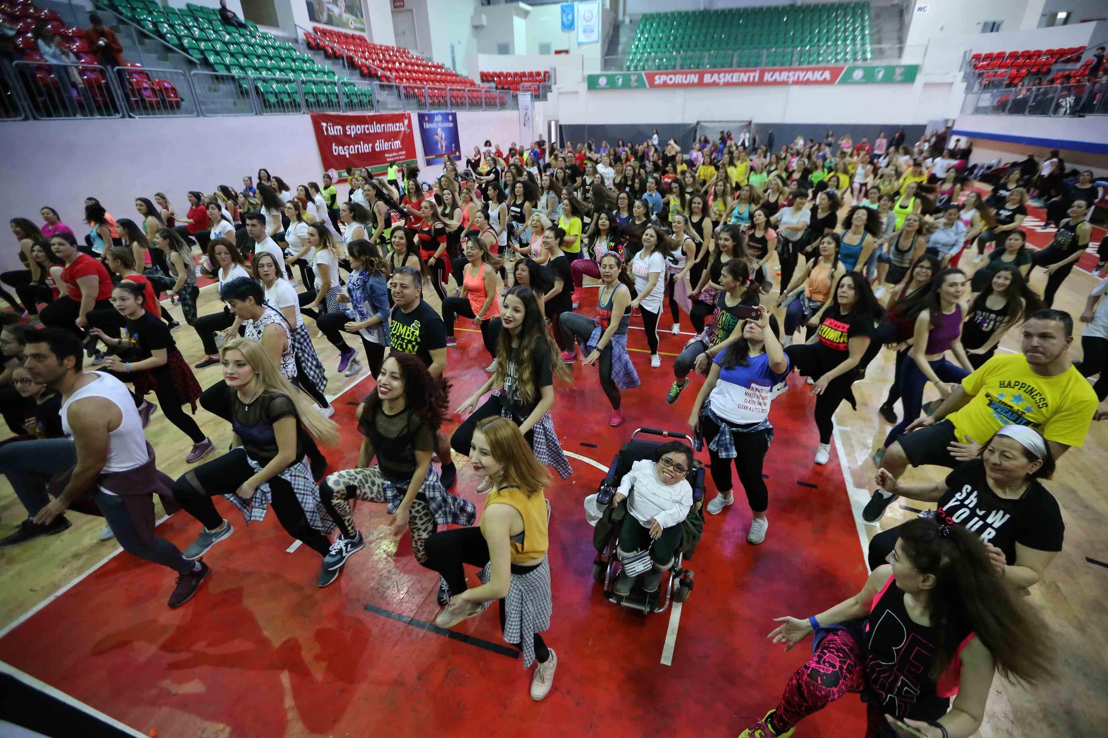 KELEBEK ÇOCUKLAR İÇİN ZUMBA YAPTILAR