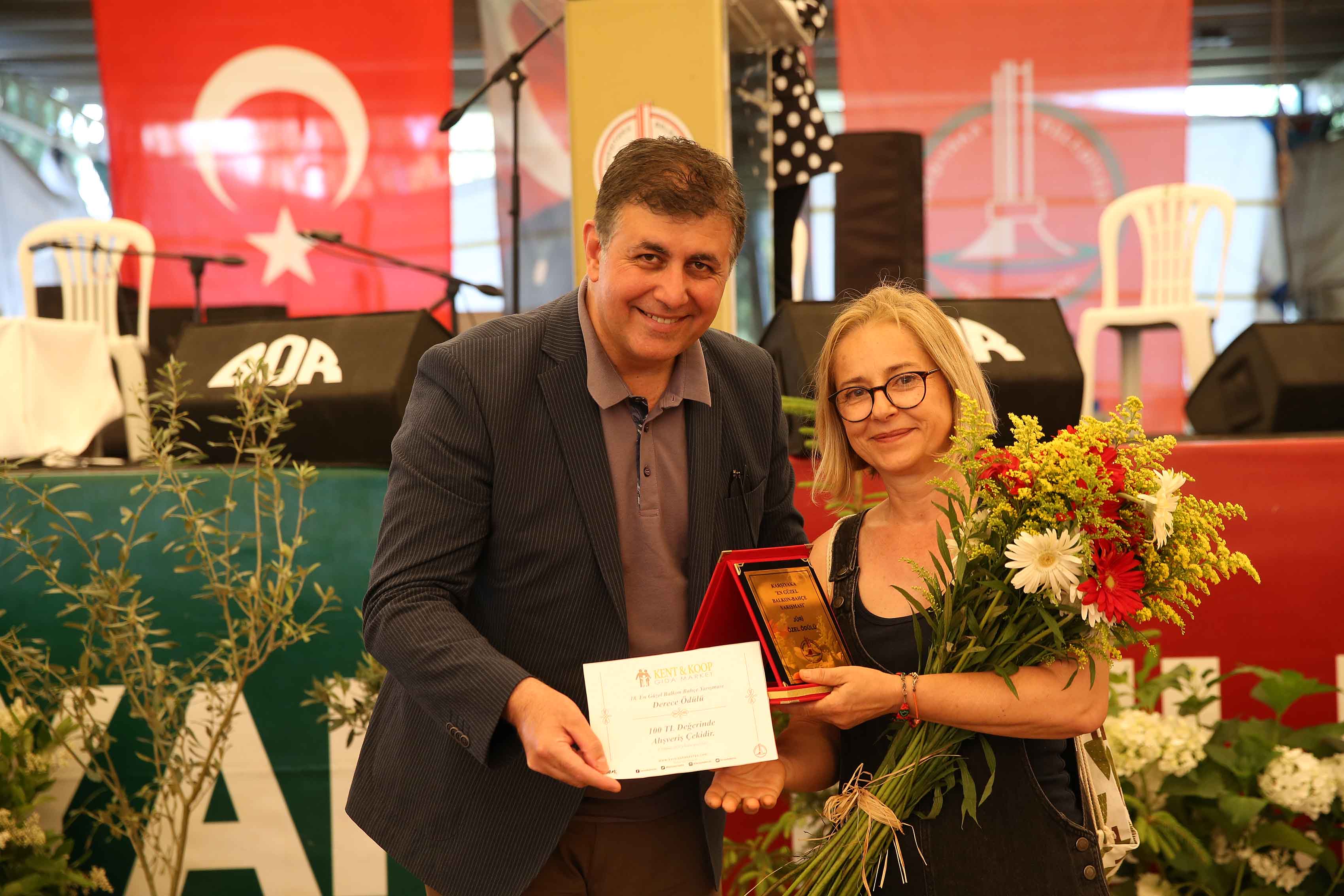 KARŞIYAKA'NIN EN GÜZEL BALKON VE BAHÇELERİ ÖDÜLLERİNİ ALDI