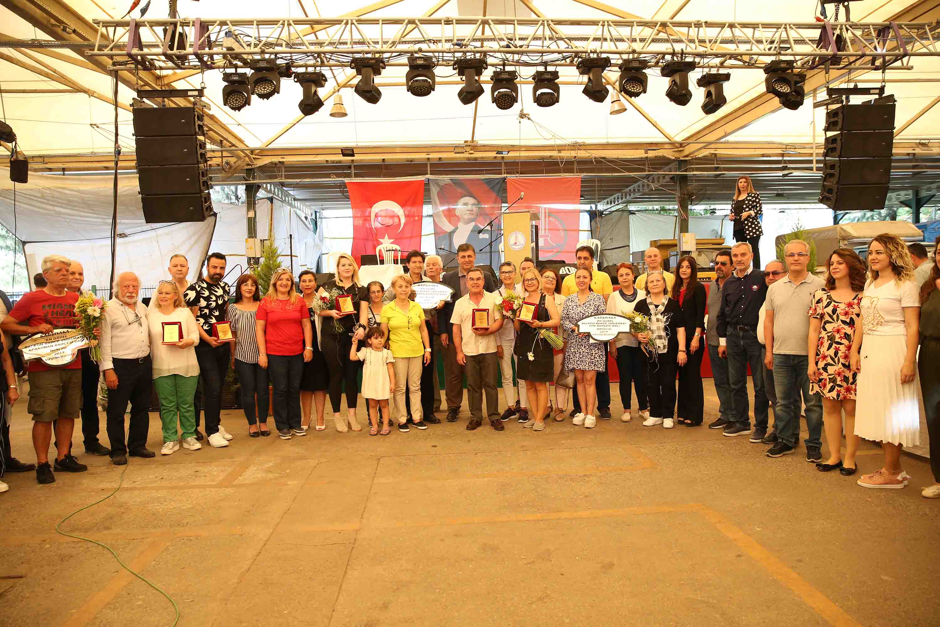 KARŞIYAKA'NIN EN GÜZEL BALKON VE BAHÇELERİ ÖDÜLLERİNİ ALDI