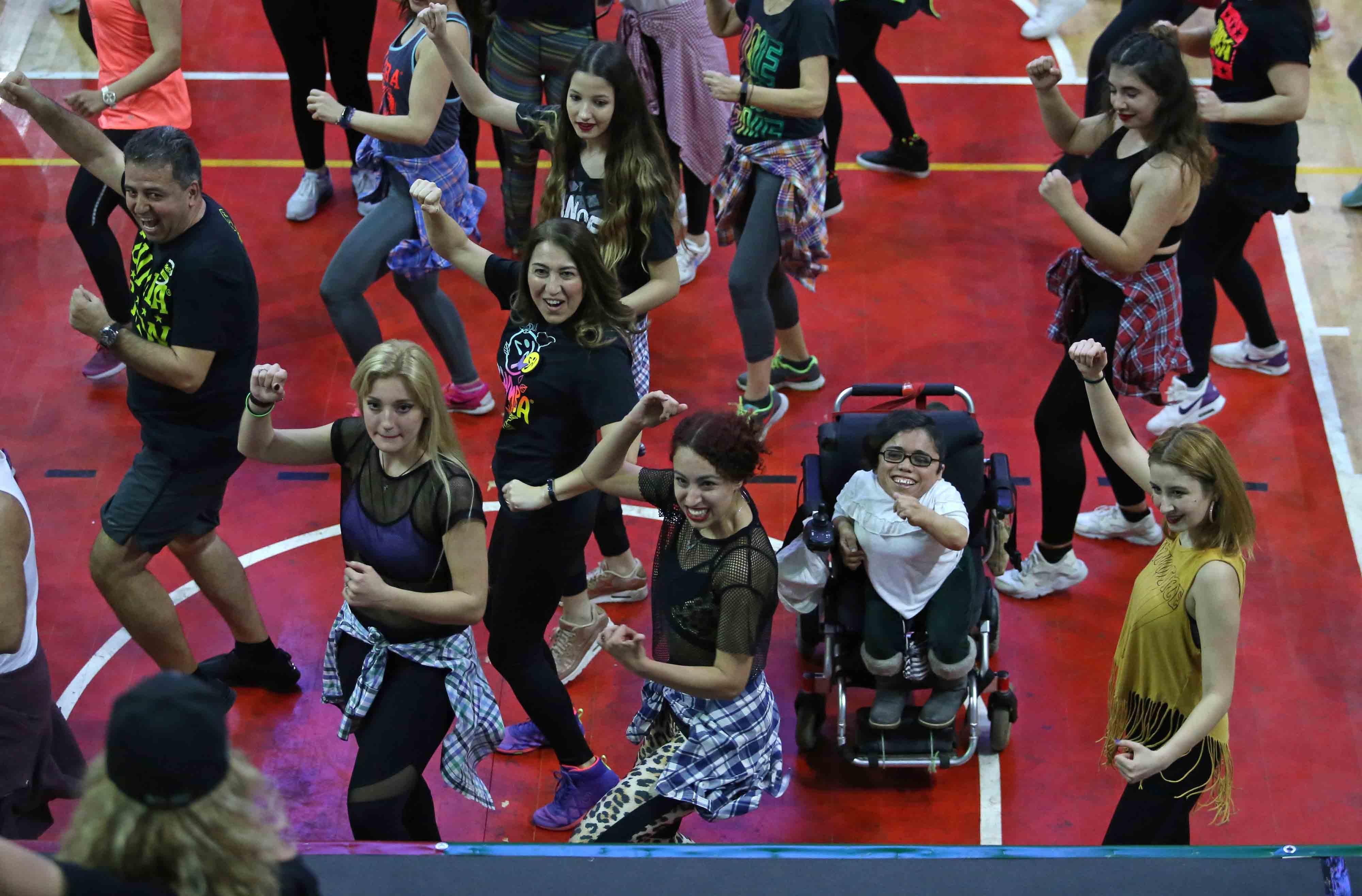 KELEBEK ÇOCUKLAR İÇİN ZUMBA YAPTILAR