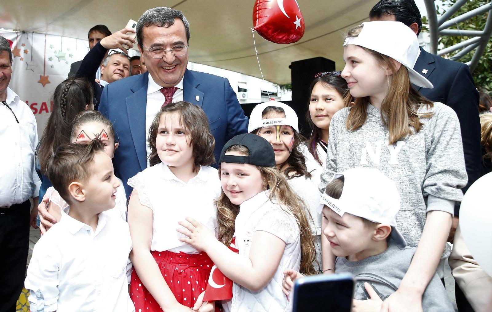 KONAK’TA 23 NİSAN COŞKUSU