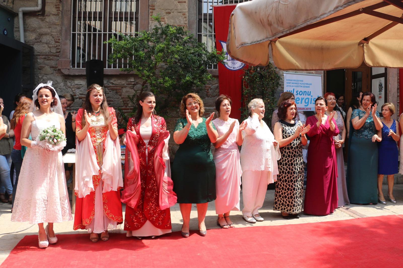 KONAKLI KADINLAR HÜNERLERİNİ SERGİLEDİ