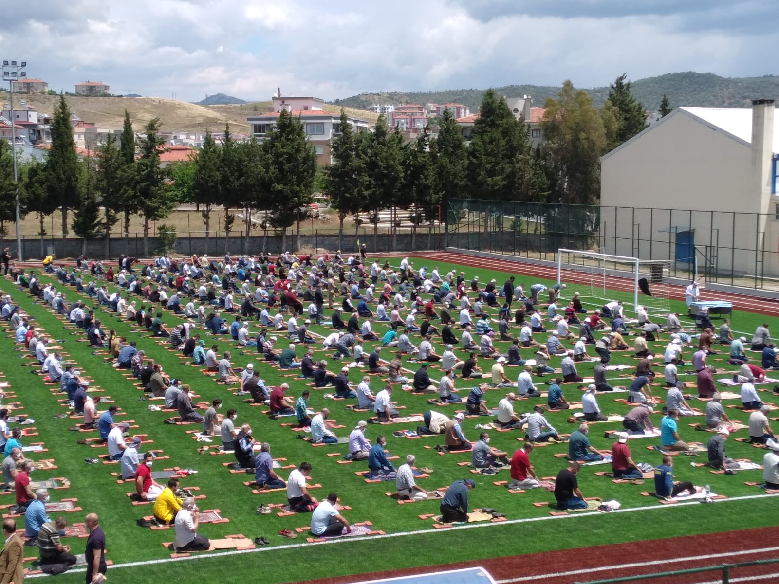 SEFERİHİSAR'IN YENİLENEN STADI CUMA NAMAZI İLE AÇILDI