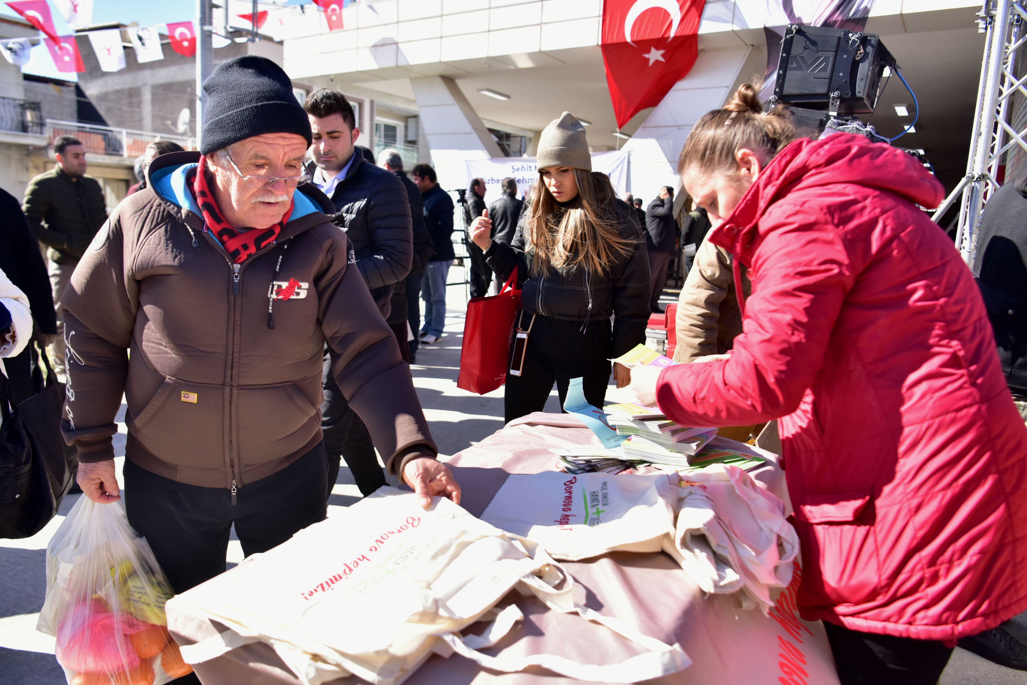 BORNOVA'DA DÖRDÜNCÜ PAZARYERİ HEYECANI