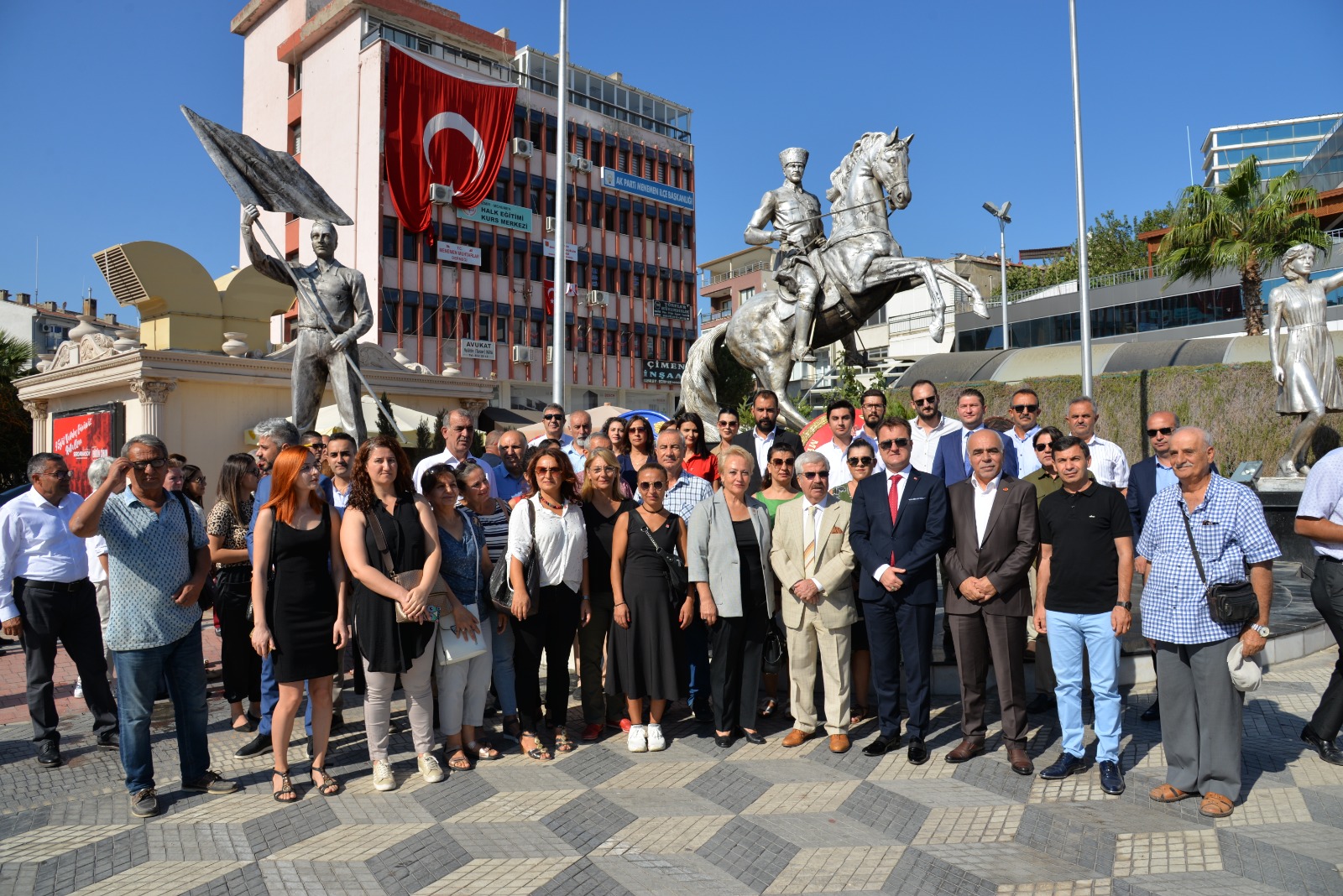 MENEMEN “KURTULUŞ”U KUTLADI