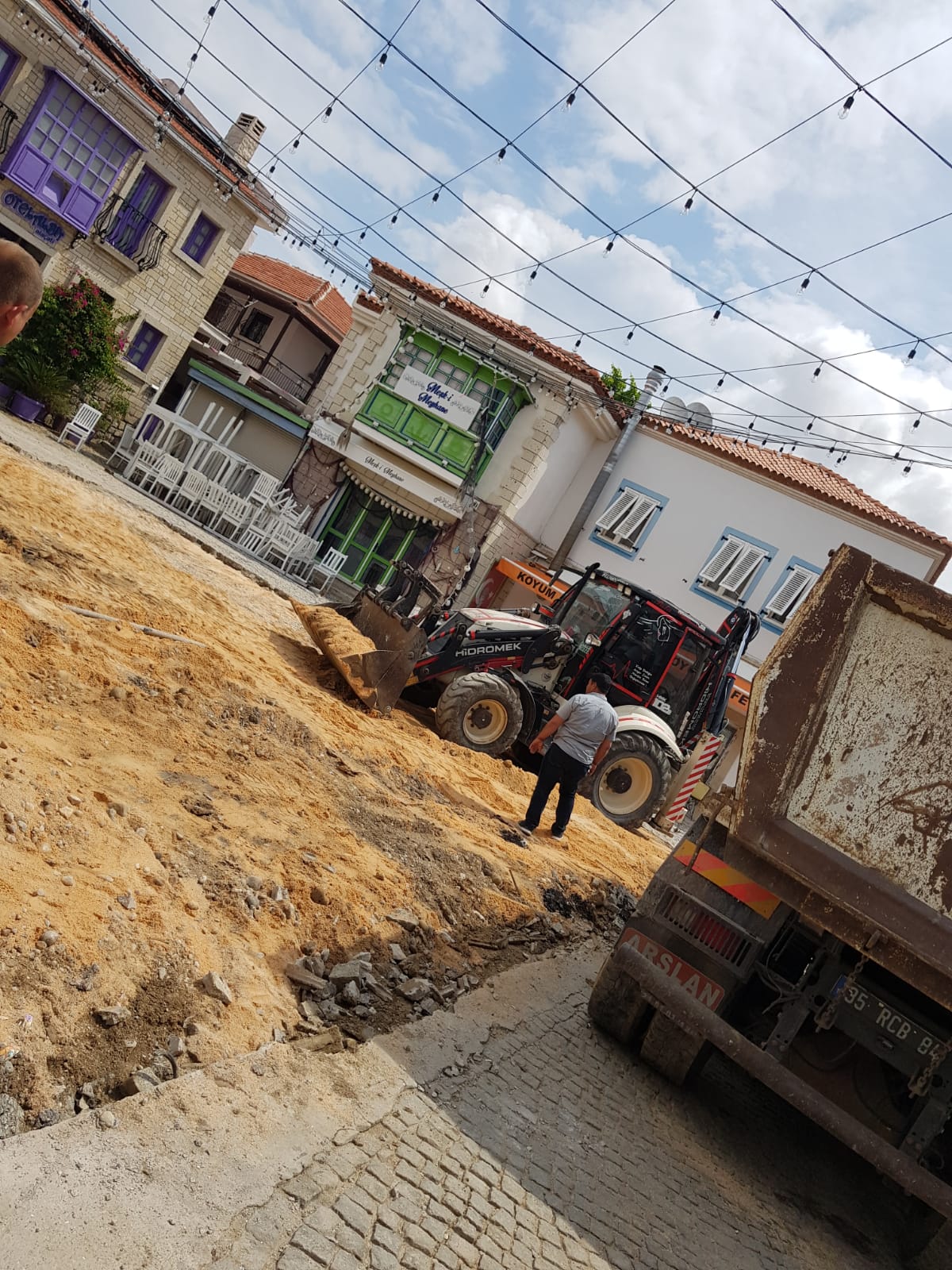 TURİZM SEZONUNDA ALAÇATI ŞANTİYEYE DÖNDÜ