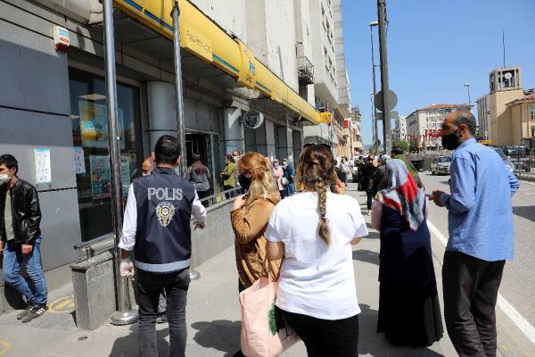 Havanın ısınmasıyla vatandaş çarşılara akın etti