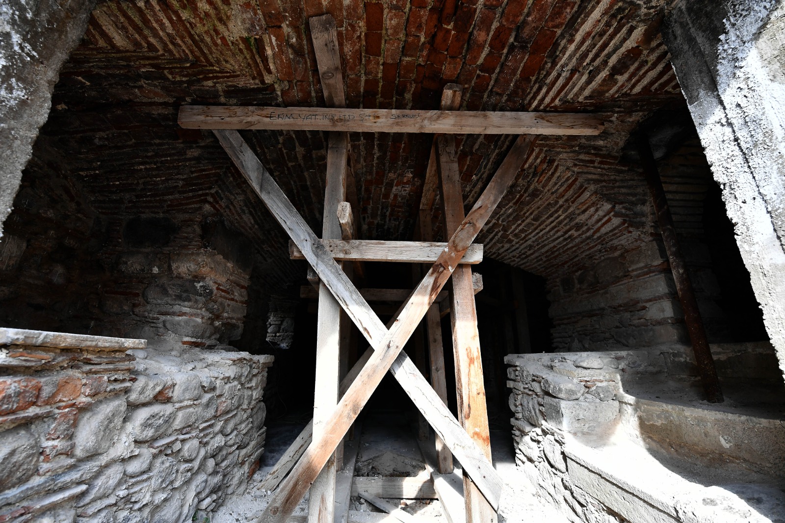 PATERSON KÖŞKÜ AYAĞA KALDIRILIYOR