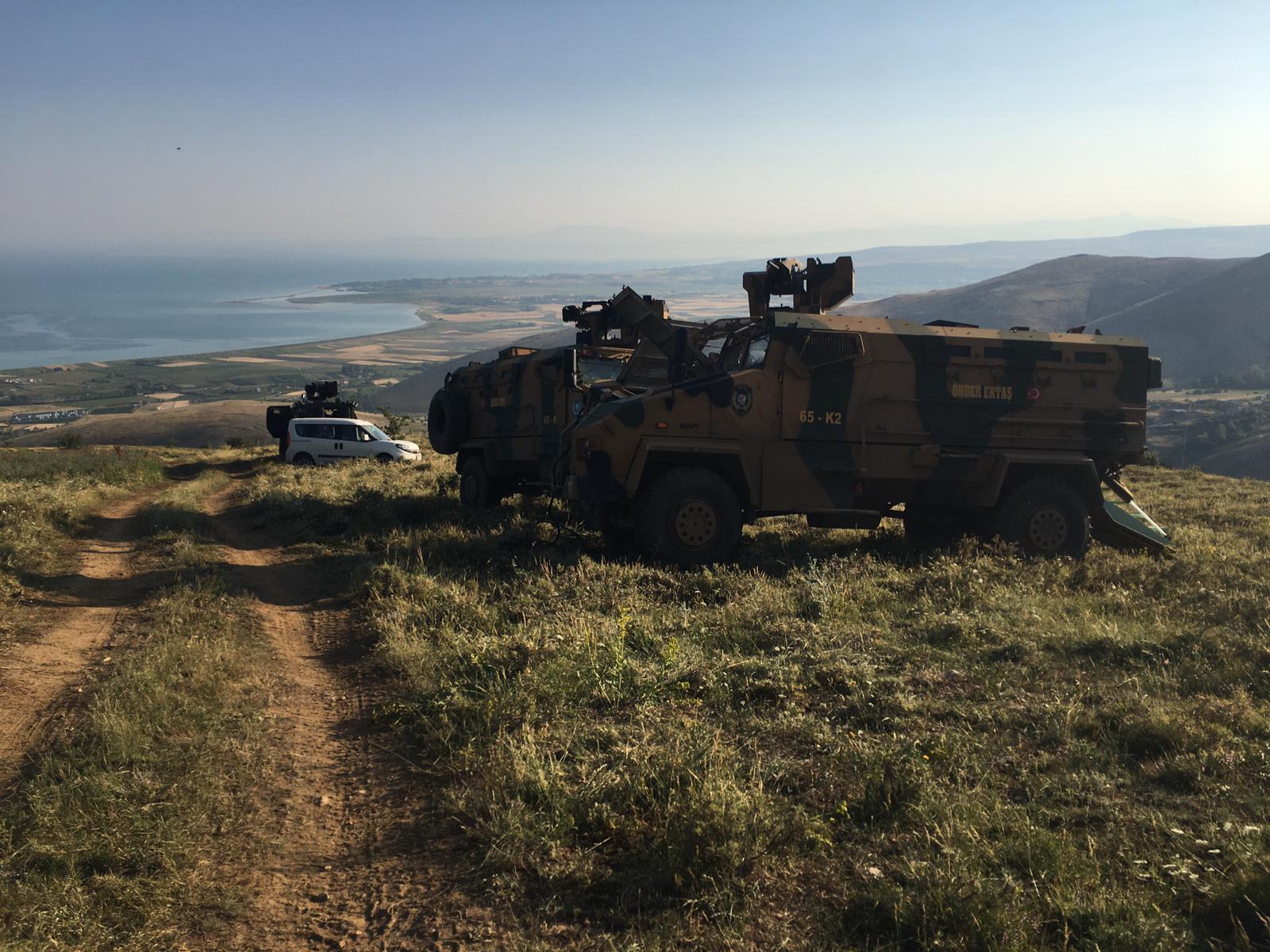 Van'da keşif uçağının düştüğü bölge görüntülendi