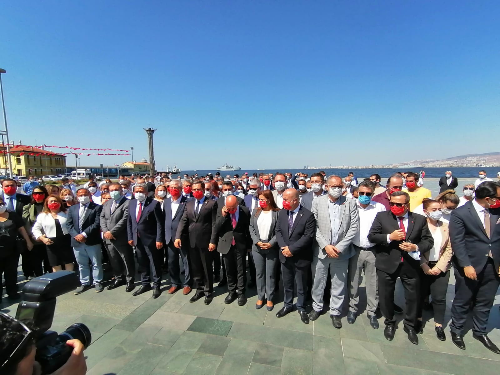 'İZMİR SADECE ZEYBEK OYNARKEN DİZ ÇÖKER'