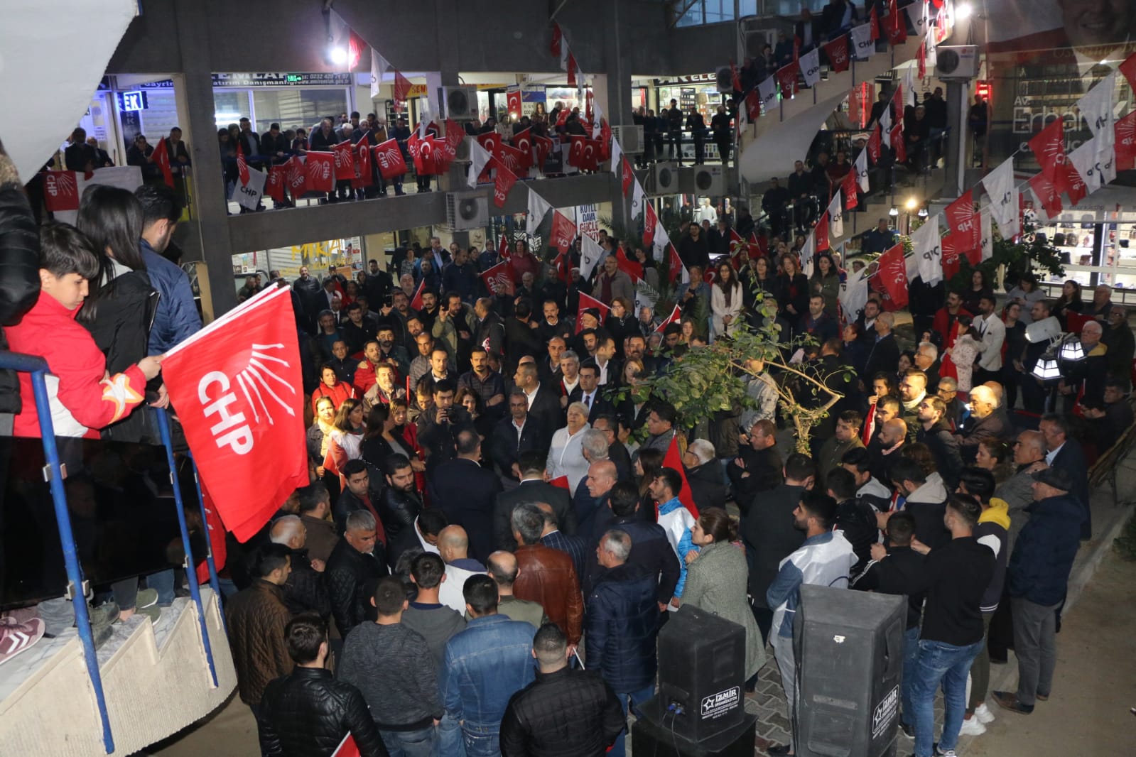 KILIÇ’TAN MİTİNG HAVASINDA ESNAF BULUŞMASI