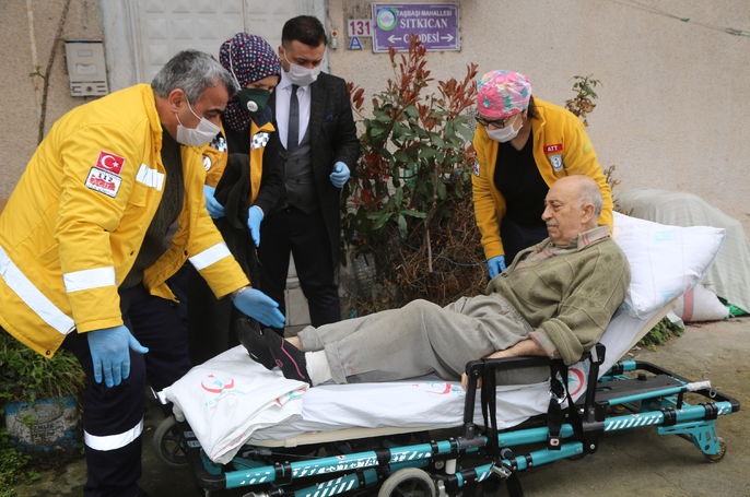 Gönüllere taht kuran Burhan Amca hastaneye kaldırıldı!
