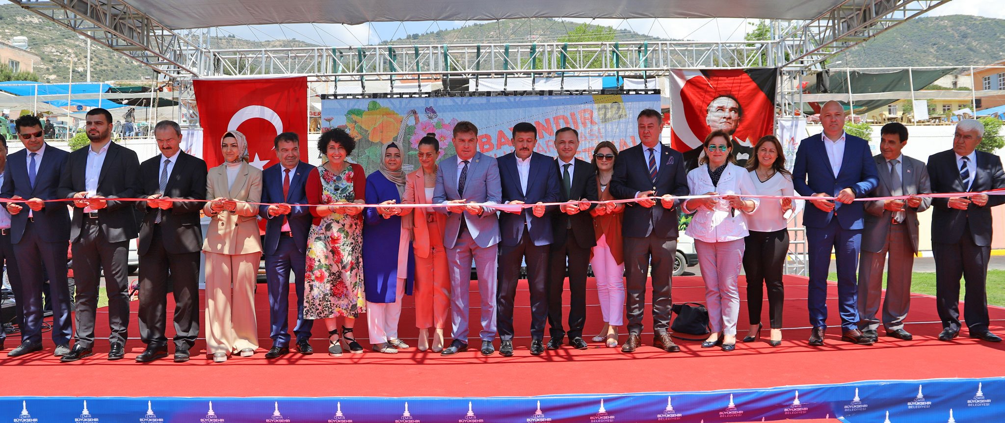 BAYINDIR ÇİÇEK FESTİVALİ YILDIZLAR GEÇİDİNE SAHNE OLDU