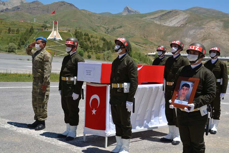 Hakkari şehidinin cenazesi, memleketine uğurlandı