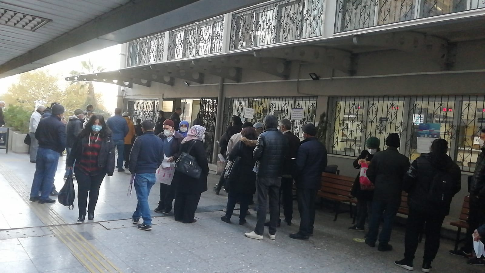 İZMİR'DE KORKUTAN "HES KODU" KUYRUĞU