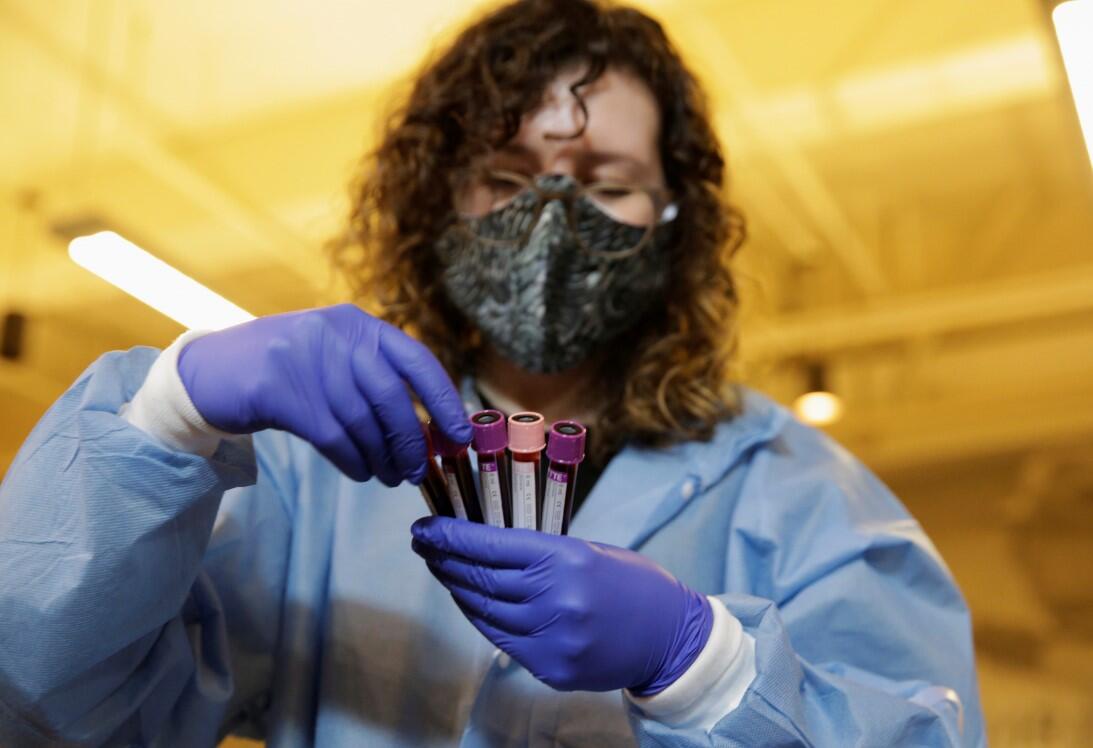 Koronavirüste vaka sayısı 2 milyona yaklaşıyor