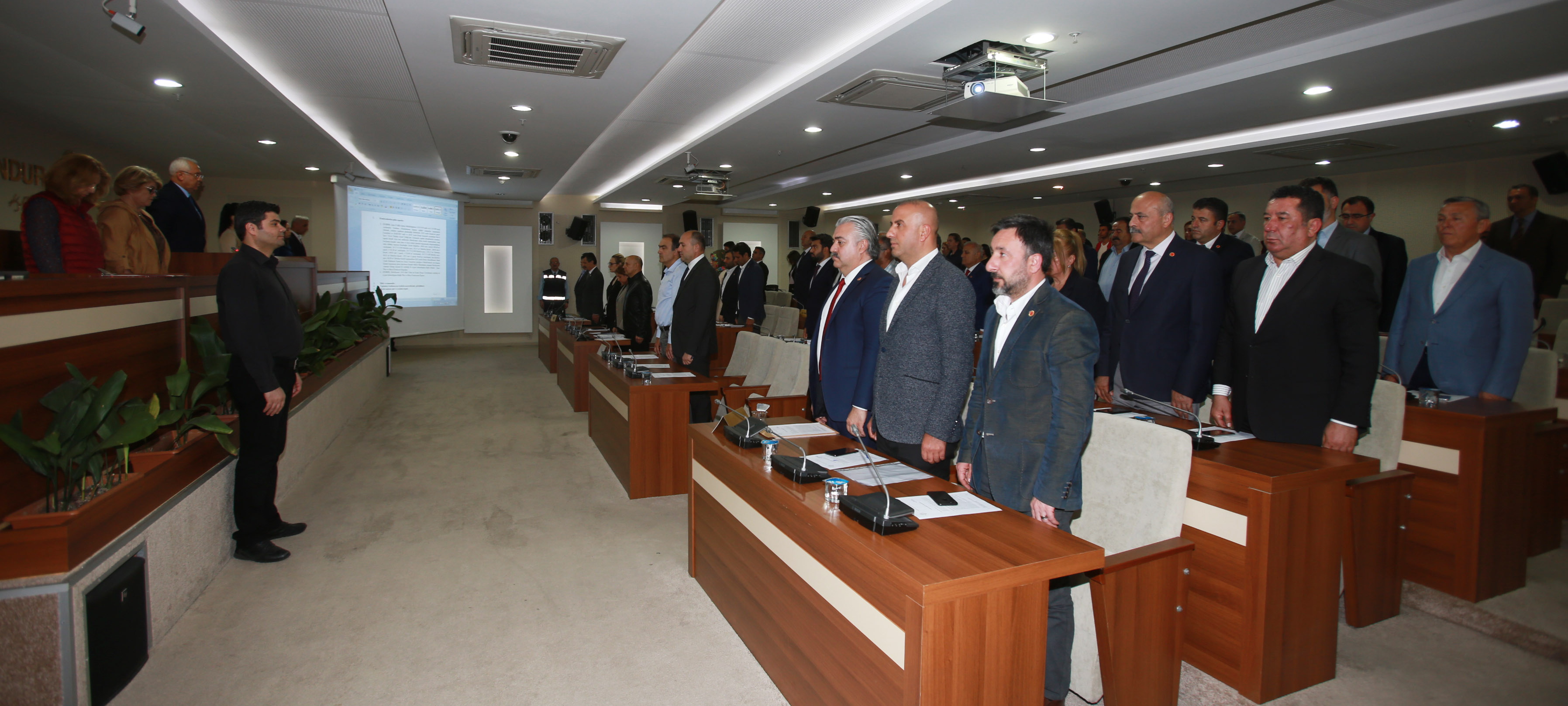 KARABAĞLAR BELEDİYE MECLİSİ’NDE ŞEHİT ASKERLERİMİZE SAYGI DURUŞU